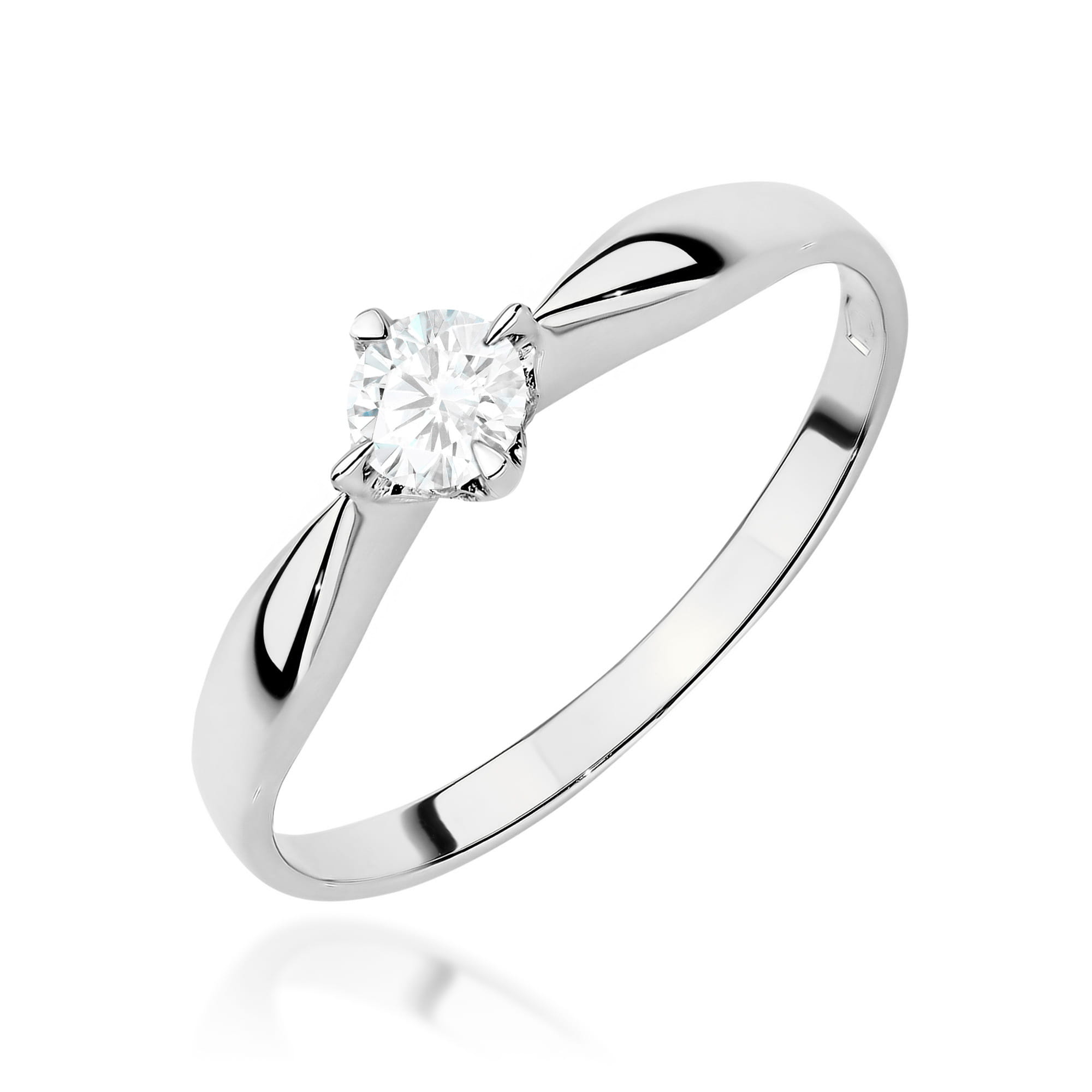 Gold Ring With Lab-Grown Diamond