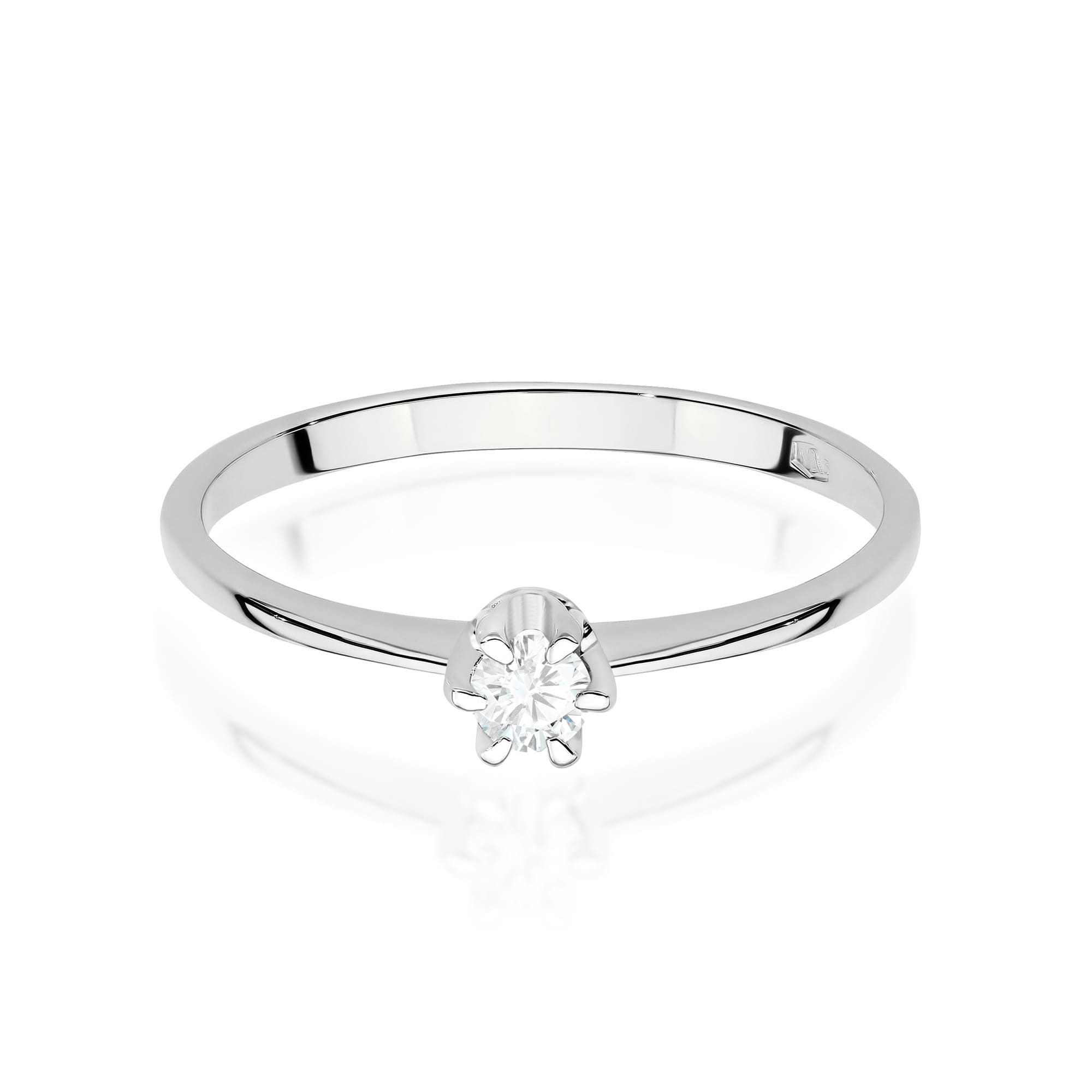 Gold Ring With Lab-Grown Diamond