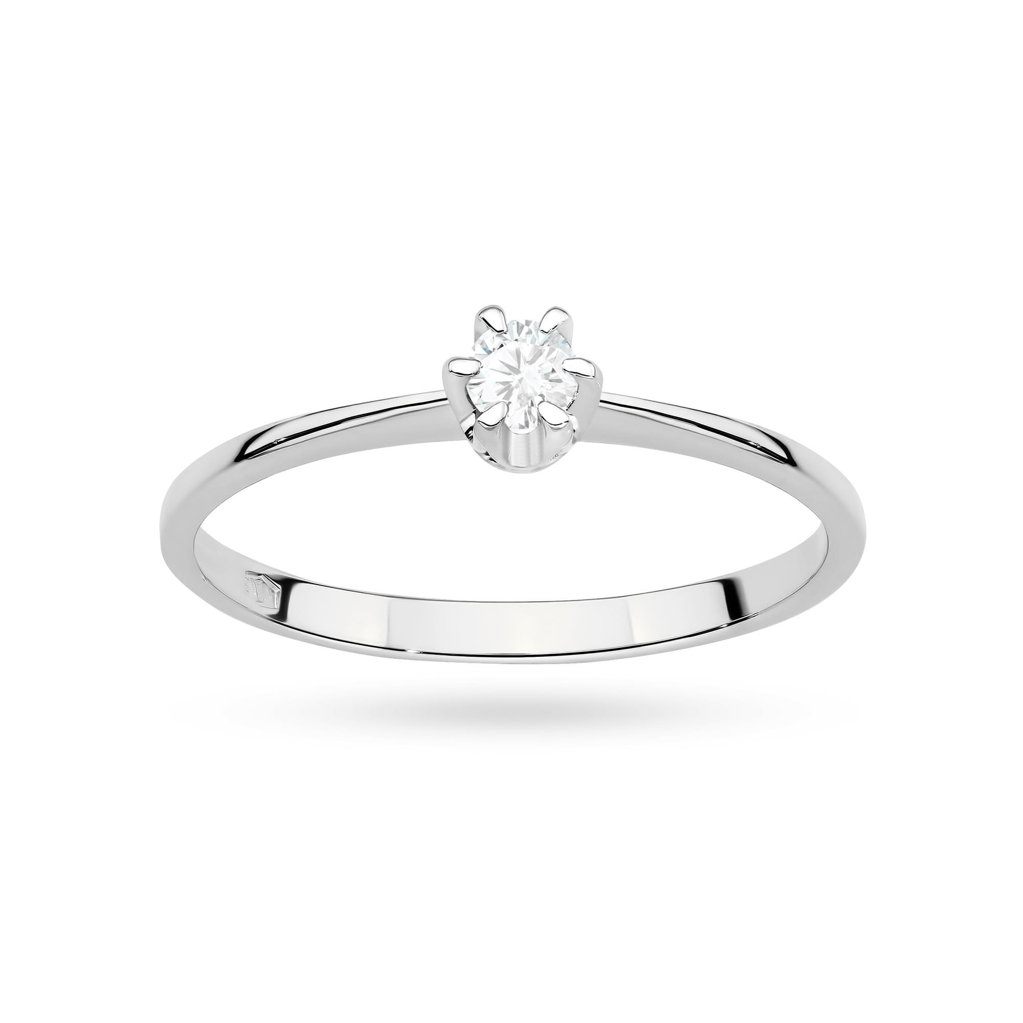 Gold Ring With Lab-Grown Diamond