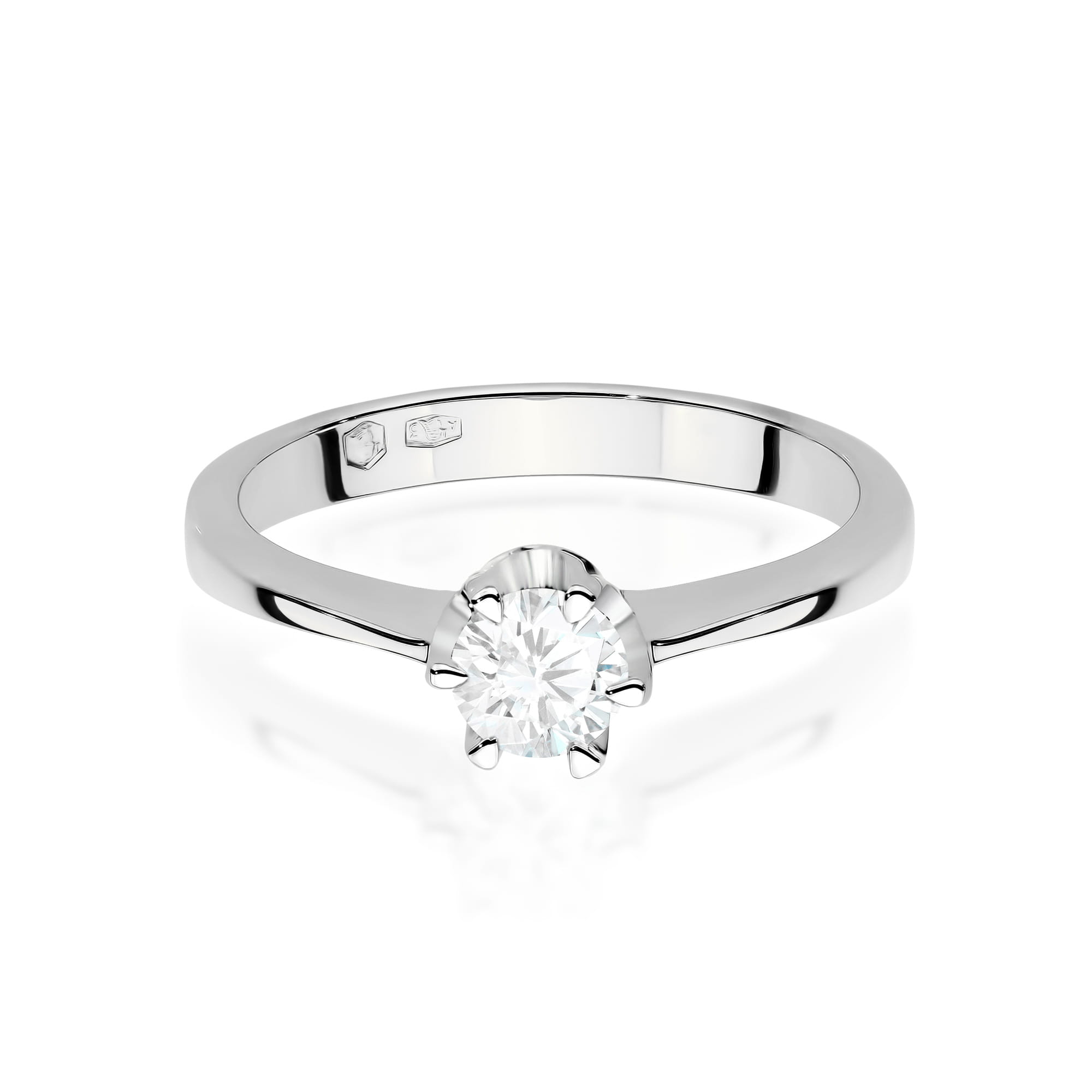Gold Ring With Lab-Grown Diamond