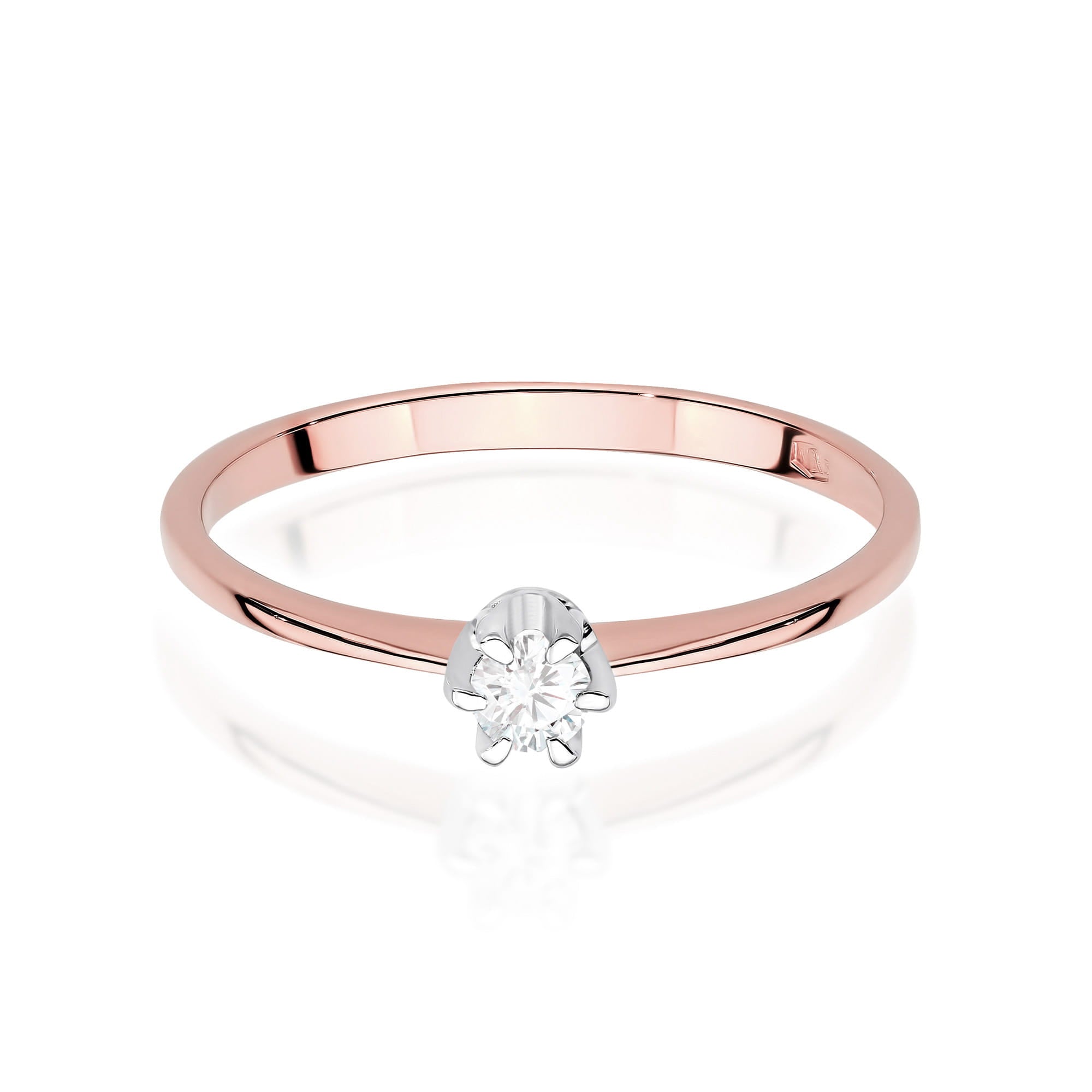 Gold Ring With Lab-Grown Diamond