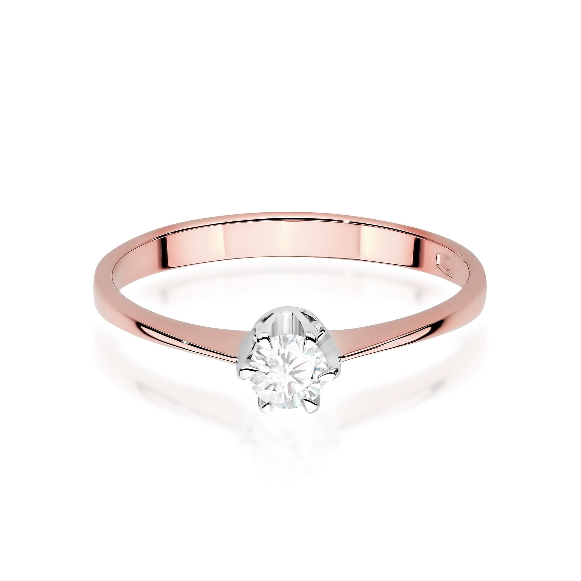 Gold Ring With Lab-Grown Diamond