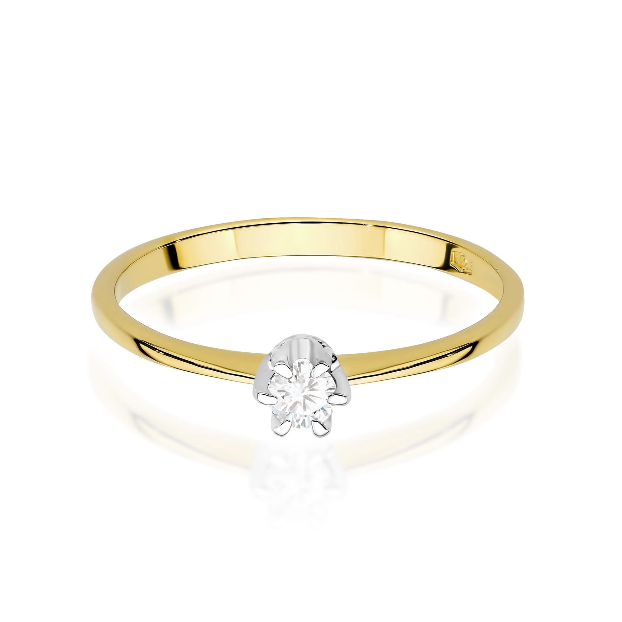 Gold Ring With Lab-Grown Diamond