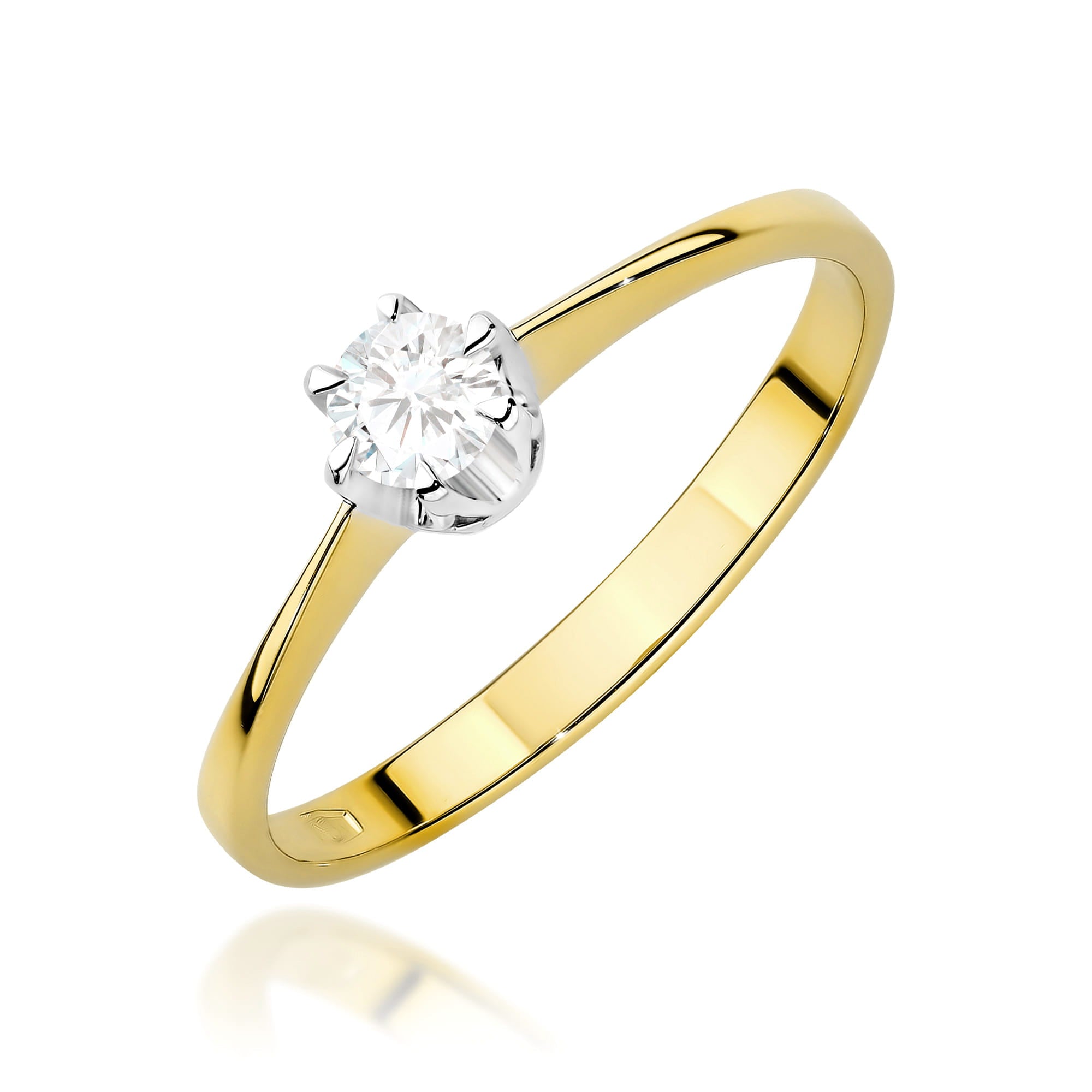 Gold Ring With Lab-Grown Diamond
