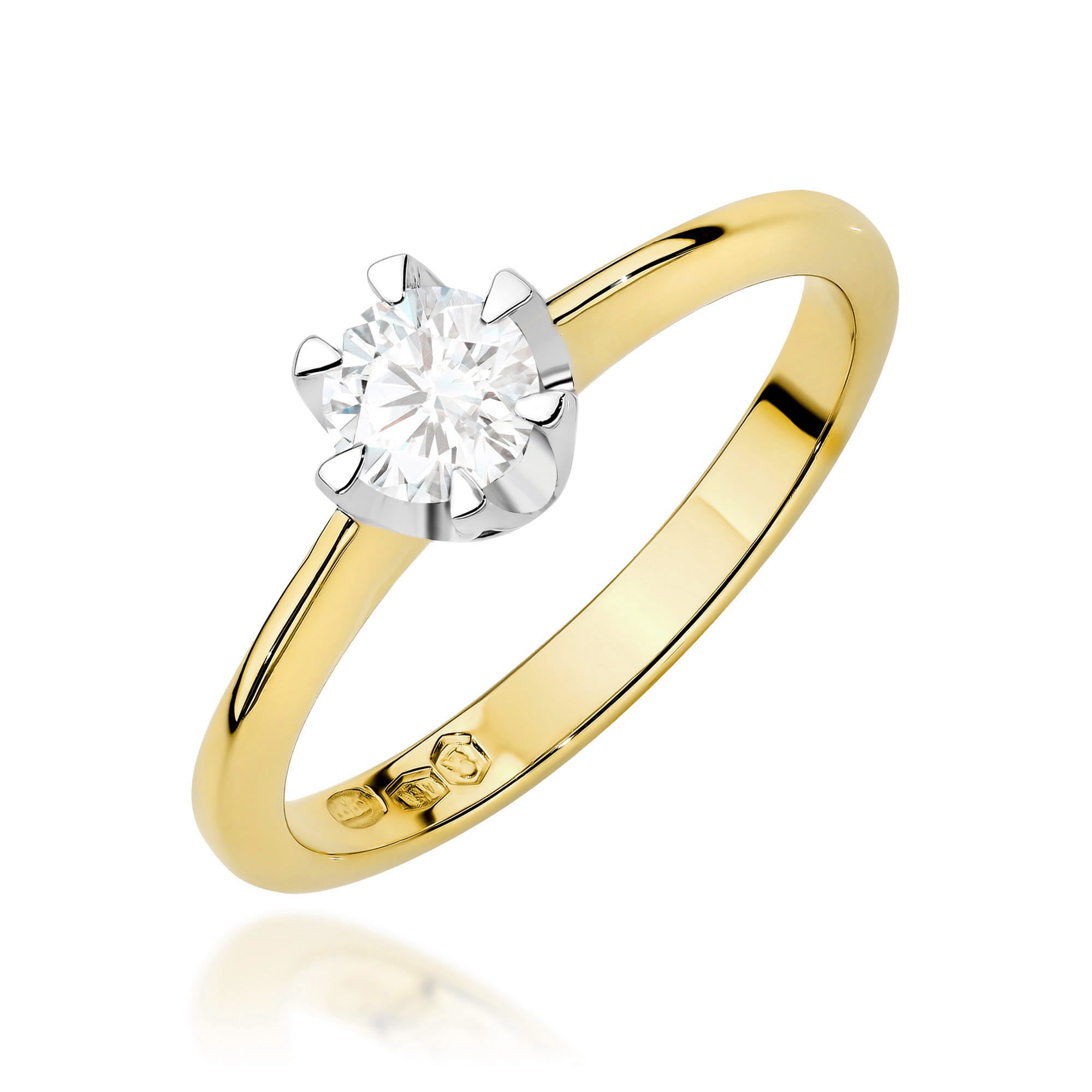Gold Ring With Lab-Grown Diamond