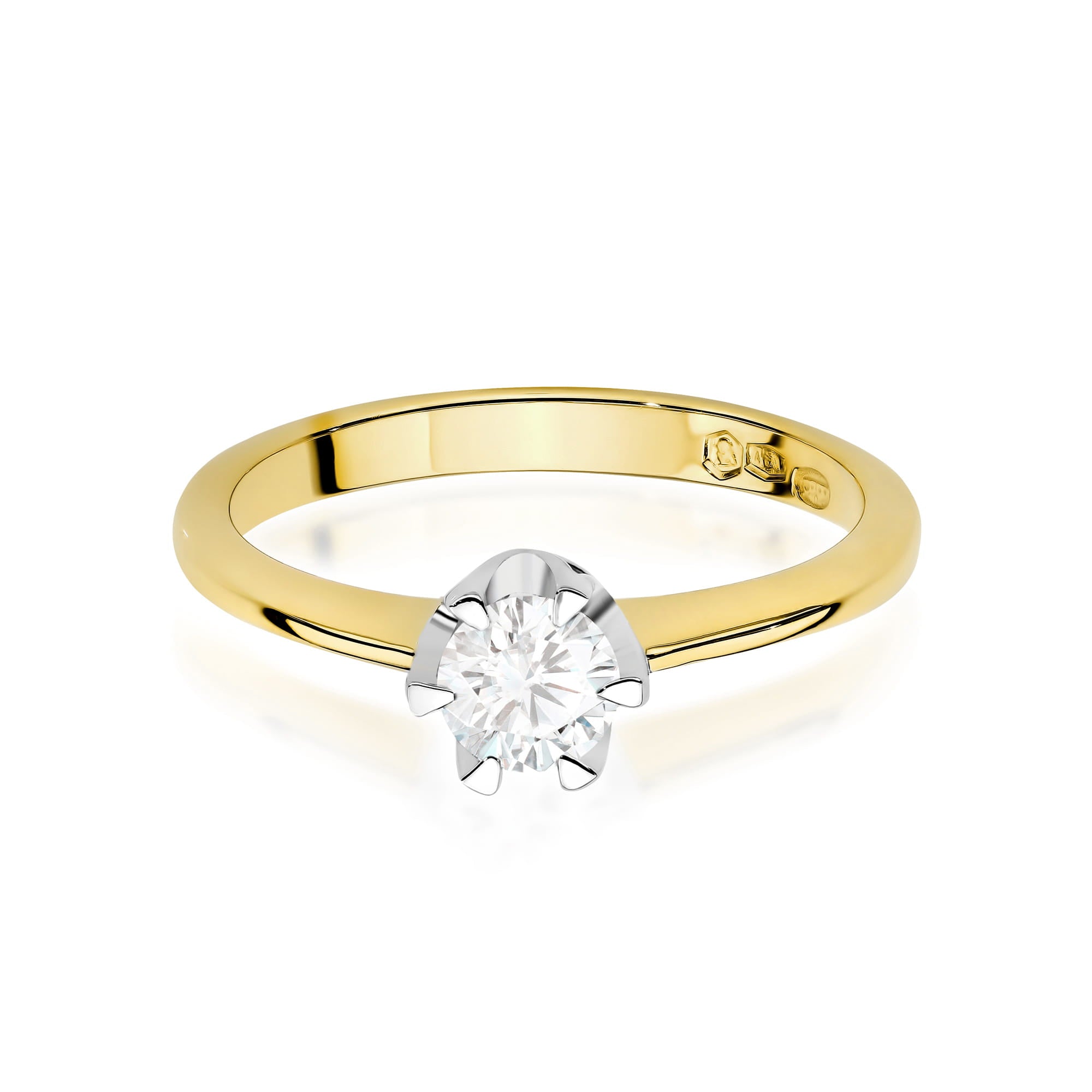 Gold Ring With Lab-Grown Diamond