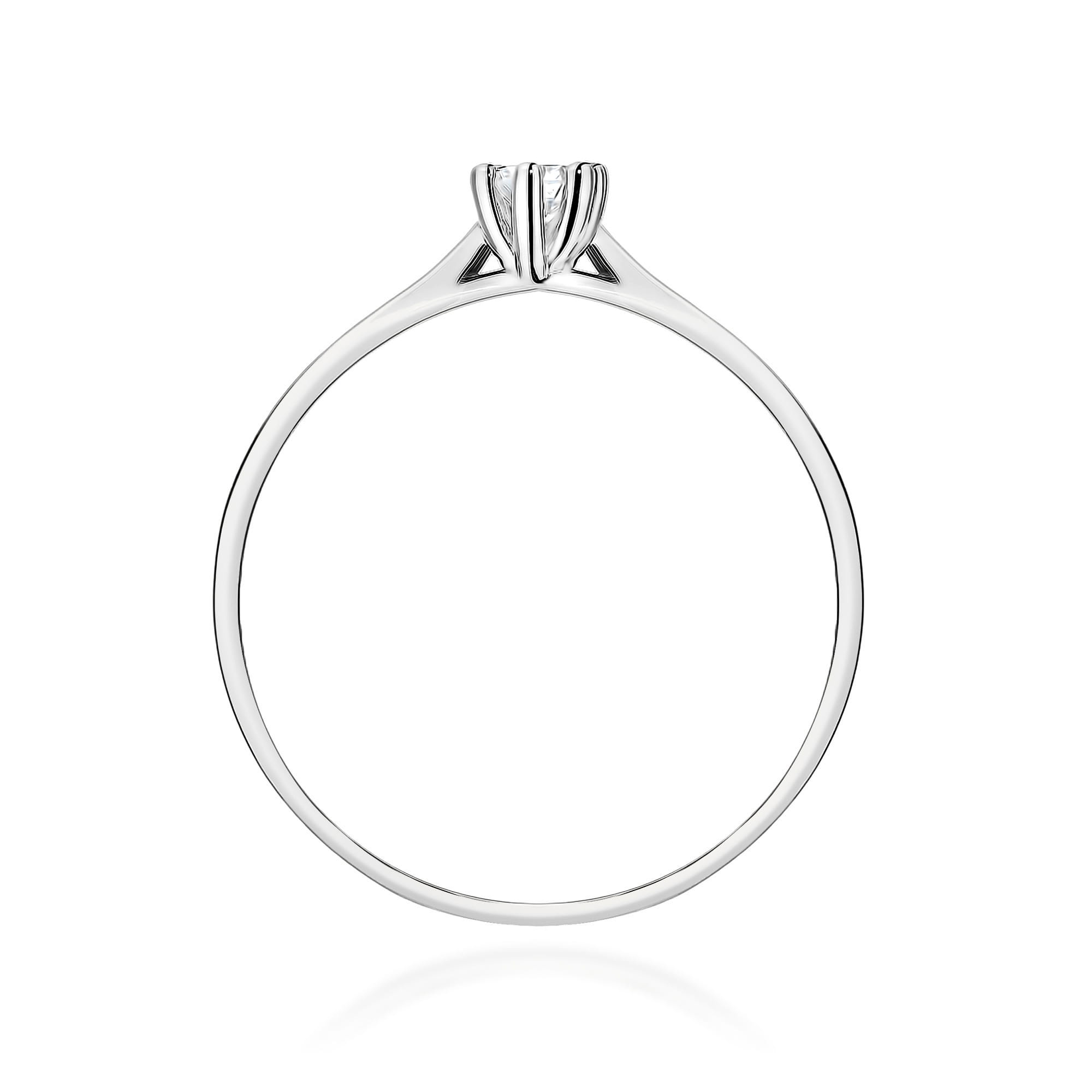 Gold Ring With Lab-Grown Diamond