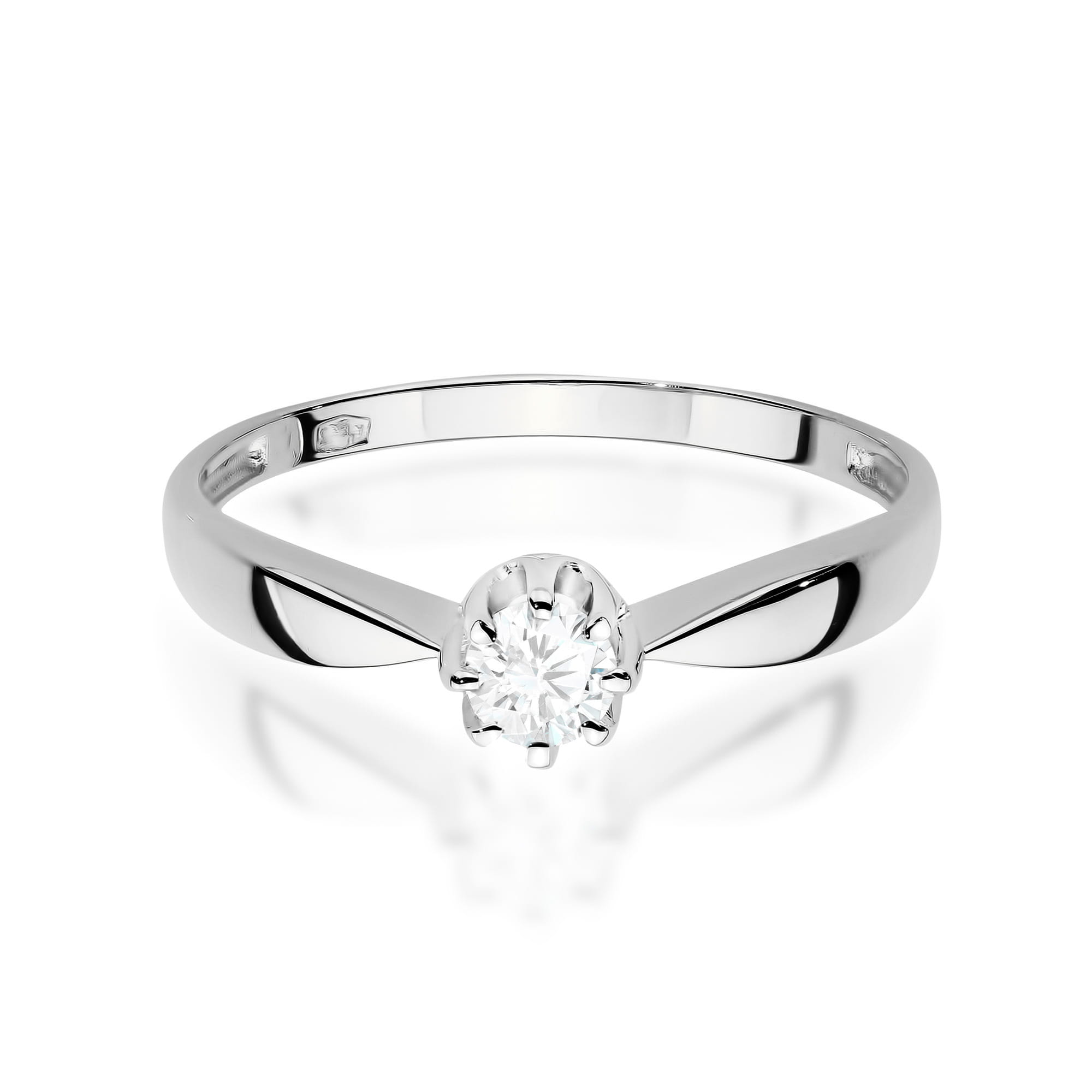 Gold Ring With Lab-Grown Diamond