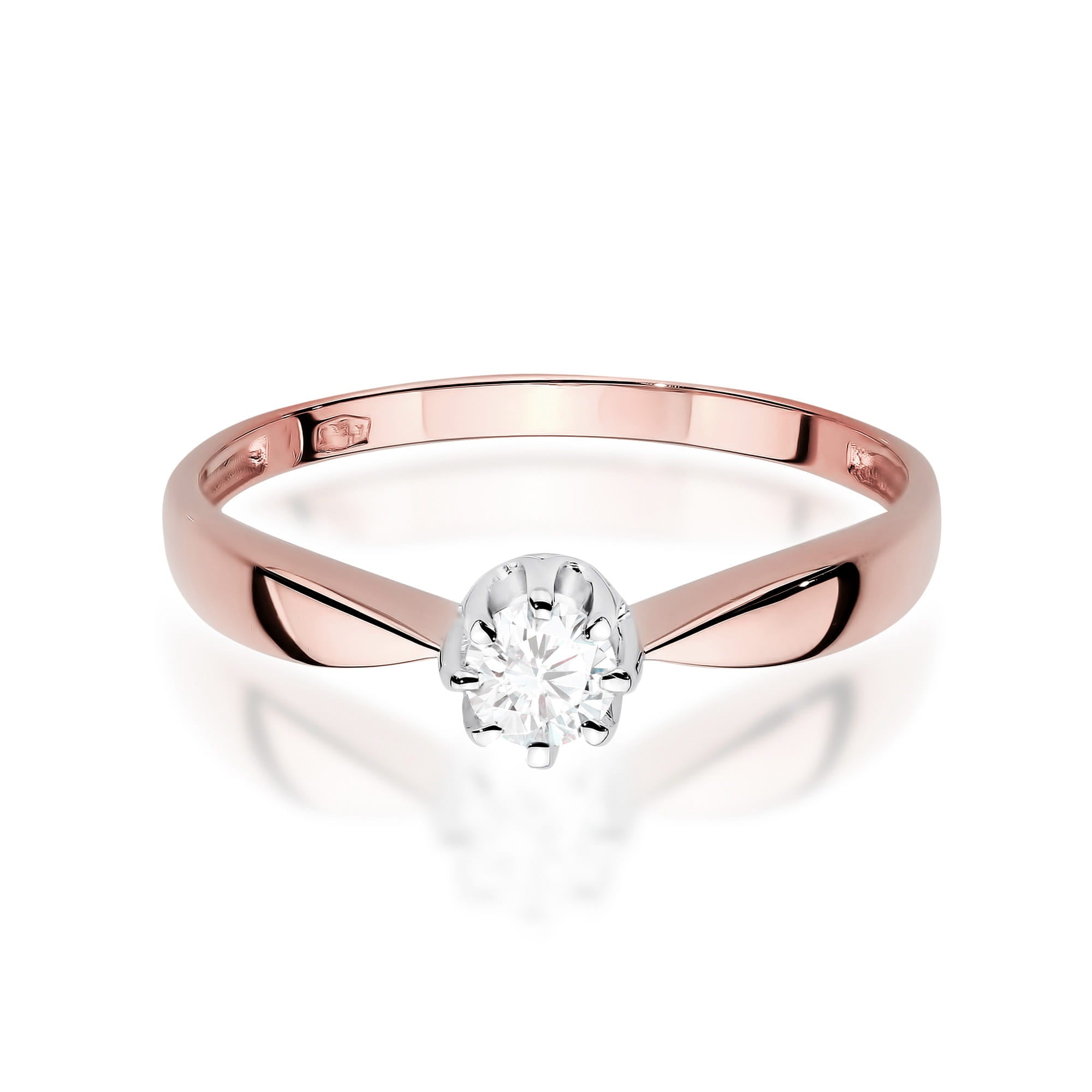 Gold Ring With Lab-Grown Diamond