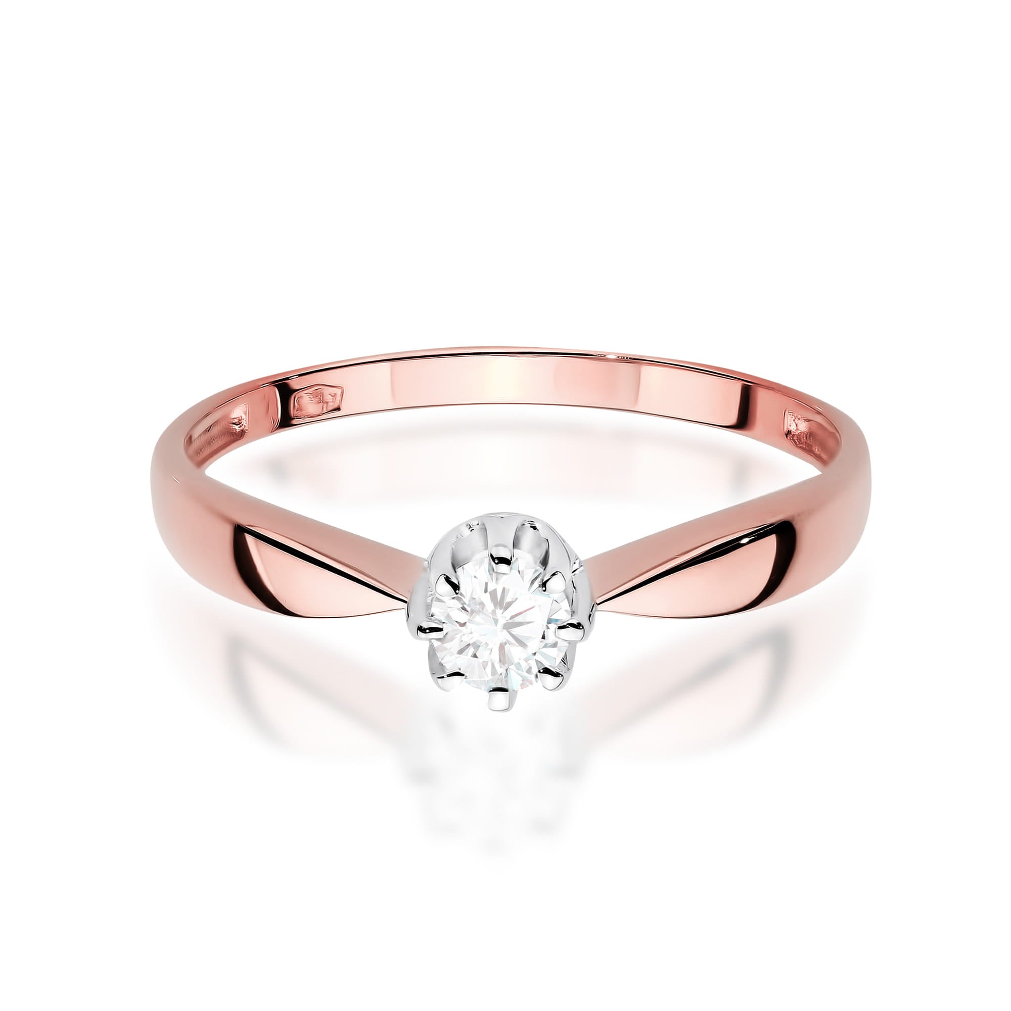 Gold Ring With Lab-Grown Diamond