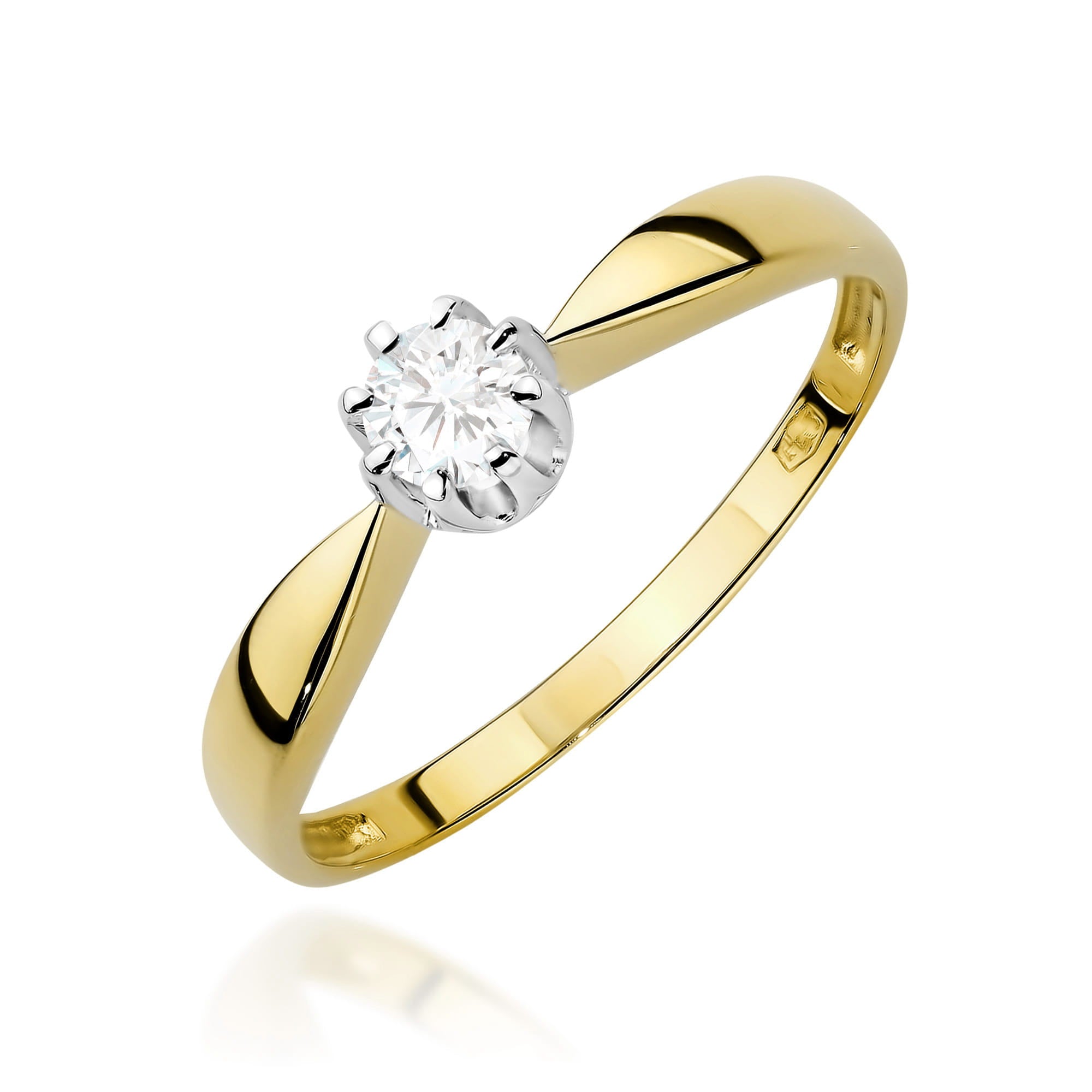 Gold Ring With Lab-Grown Diamond