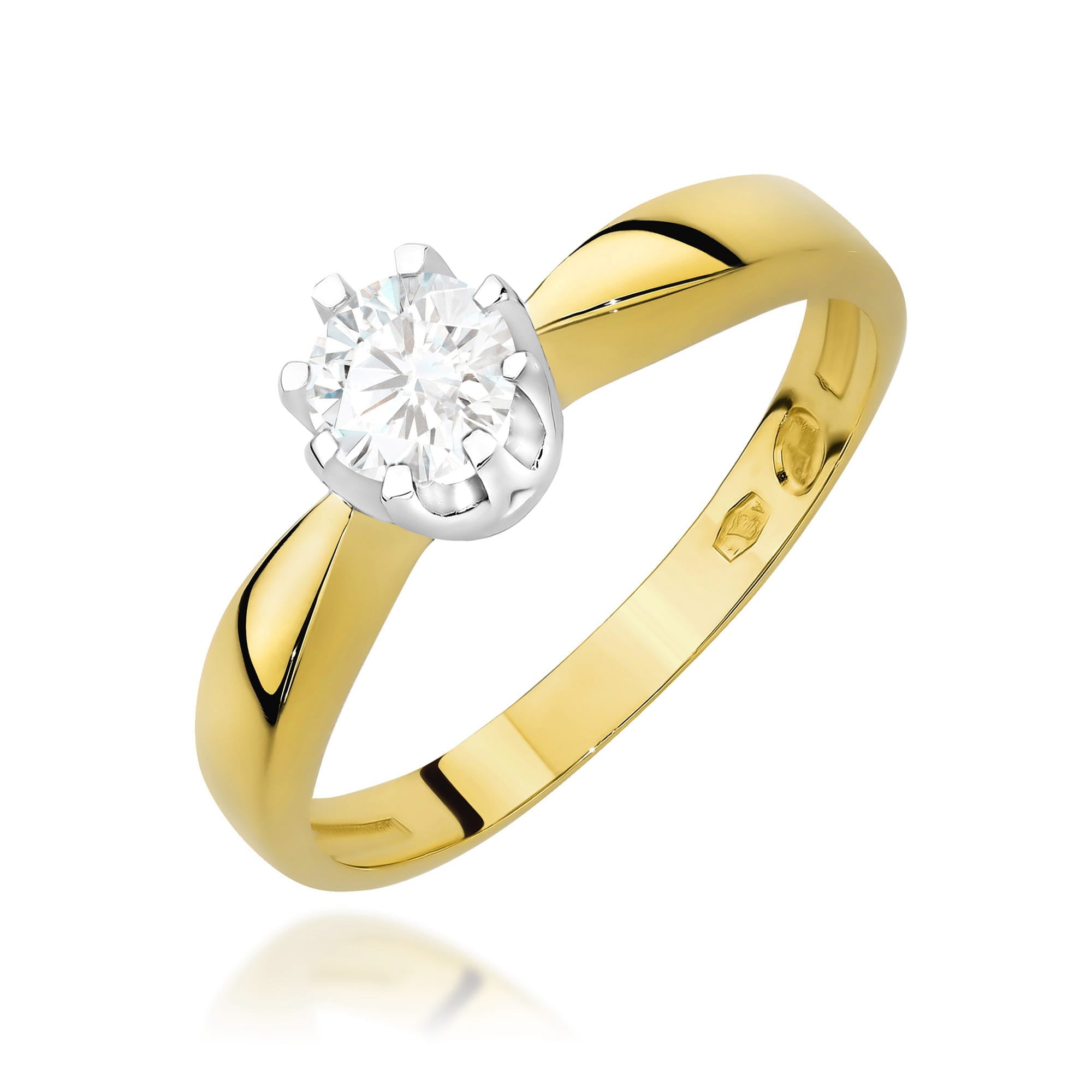 Gold Ring With Lab-Grown Diamond