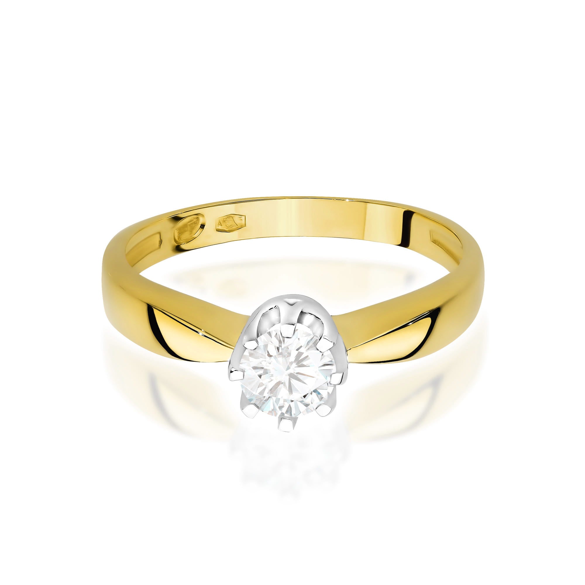 Gold Ring With Lab-Grown Diamond
