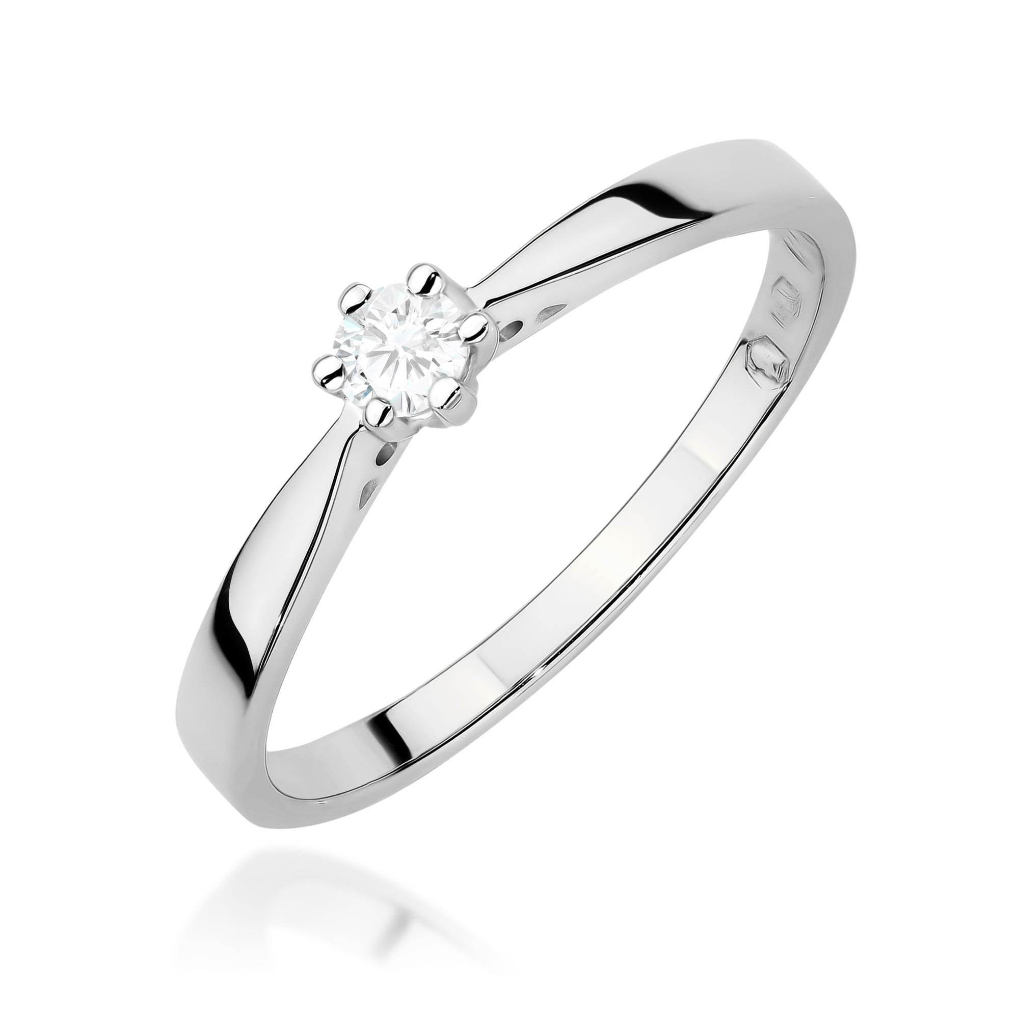 Gold Ring With Lab-Grown Diamond