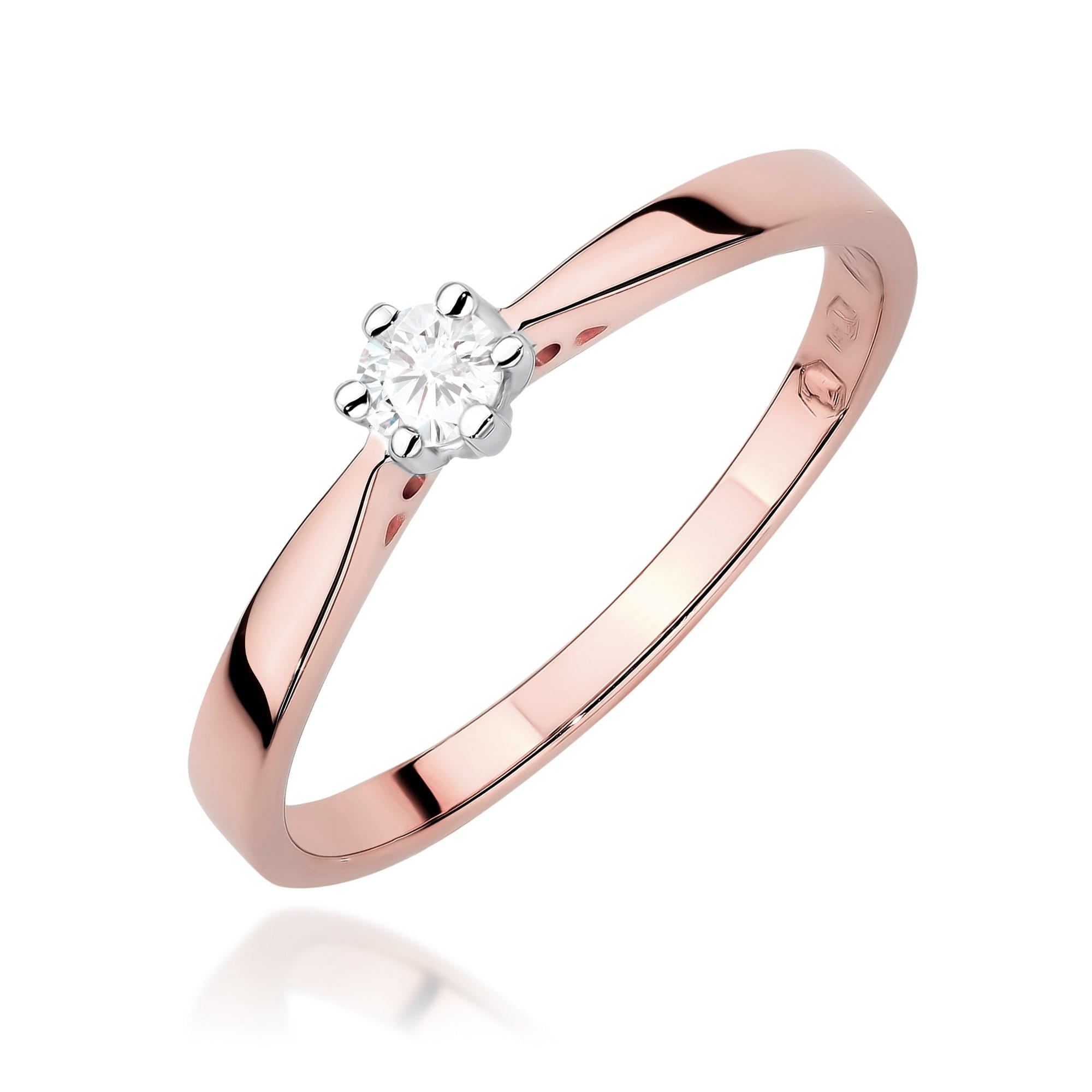 Gold Ring With Lab-Grown Diamond