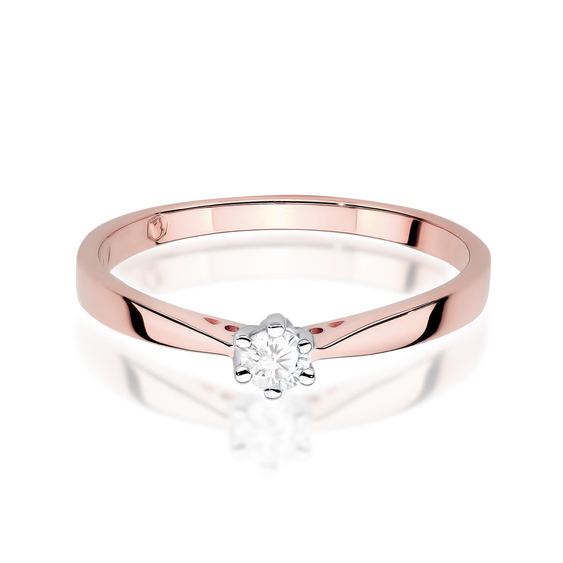 Gold Ring With Lab-Grown Diamond