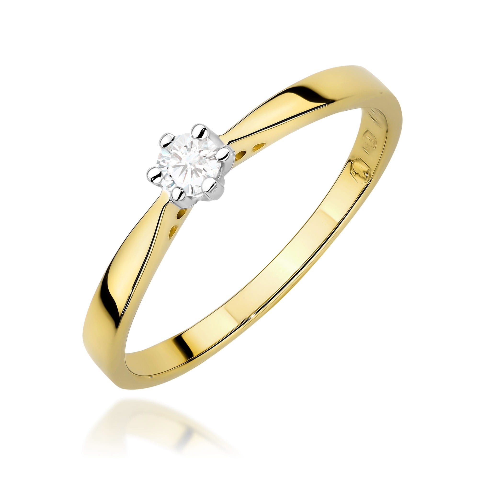 Gold Ring With Lab-Grown Diamond