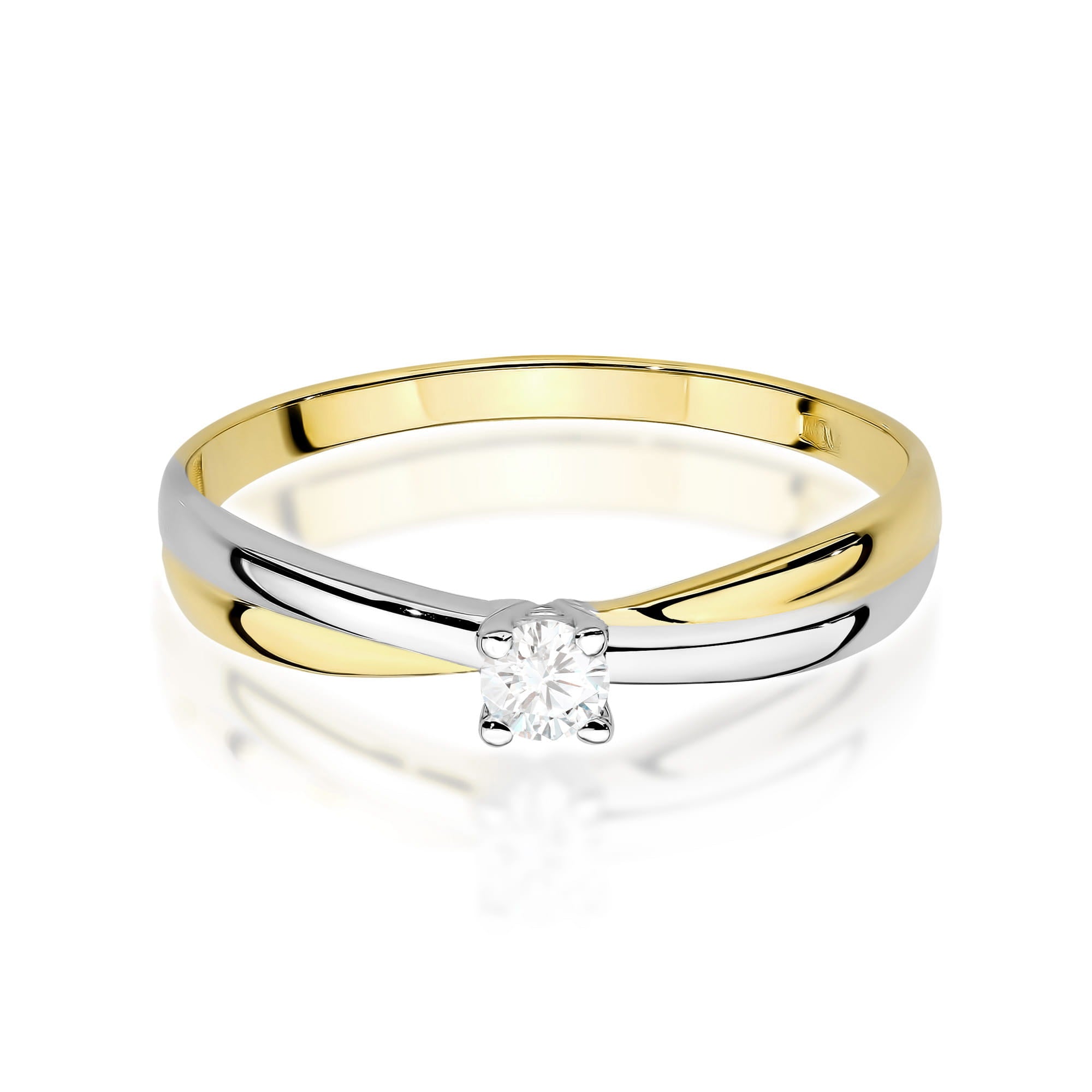 Gold Ring With Lab-Grown Diamond