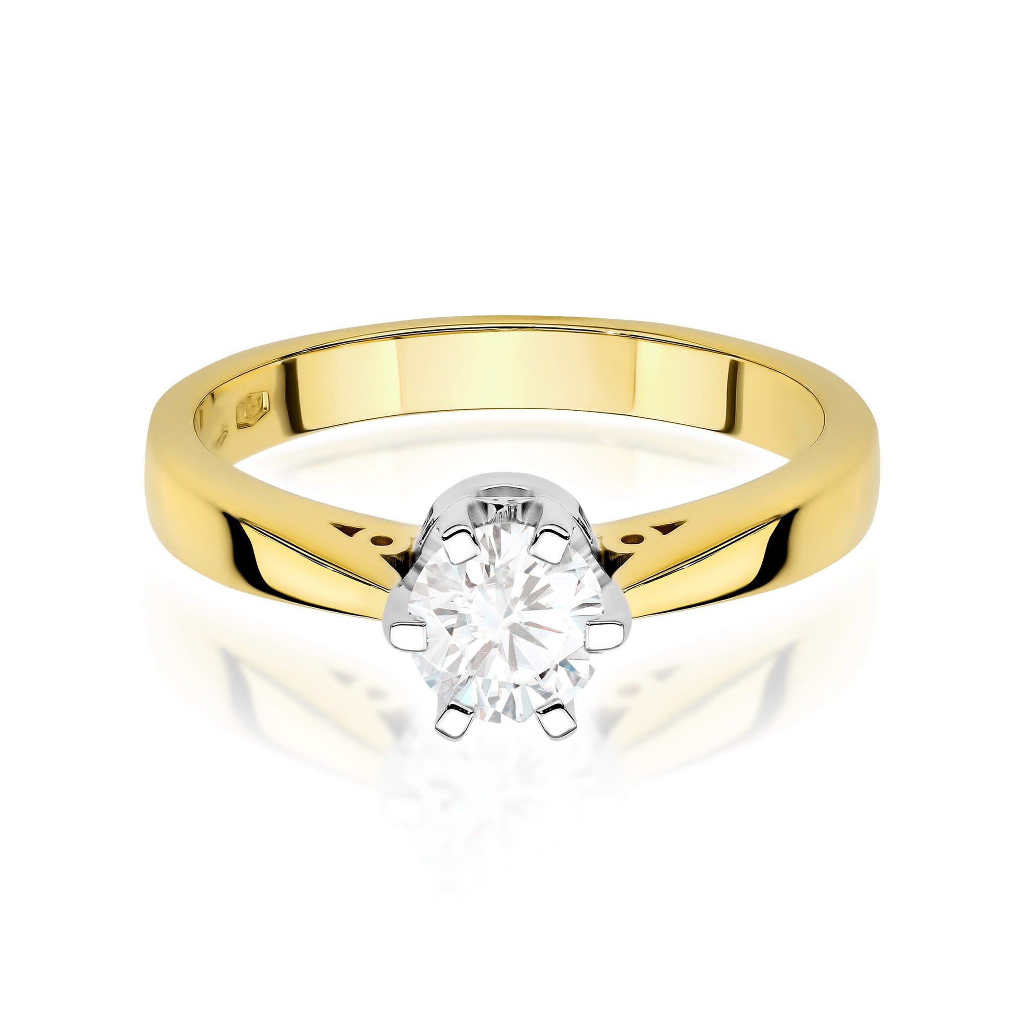 Gold Ring With Lab-Grown Diamond