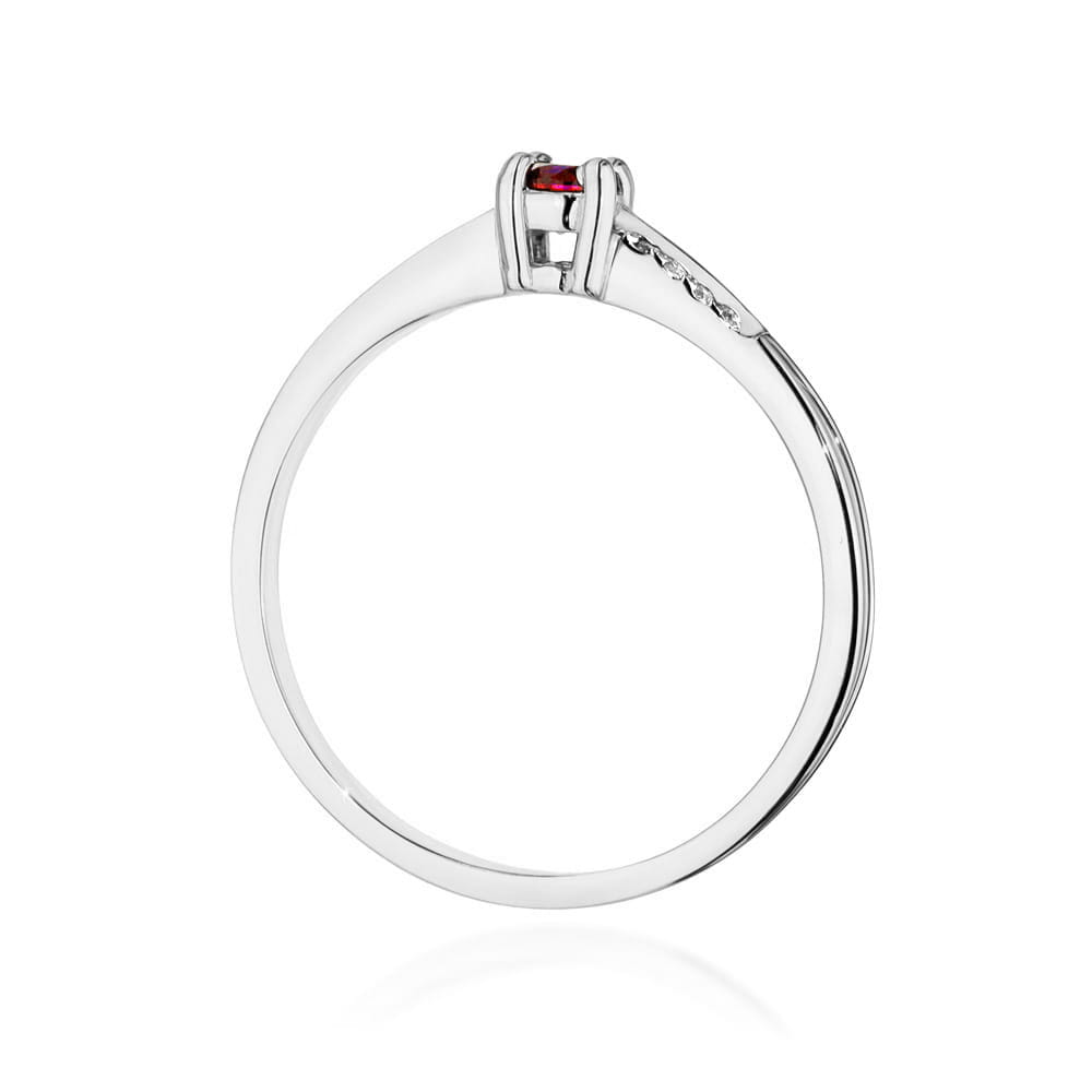 Gold Ring With Ruby And Diamonds