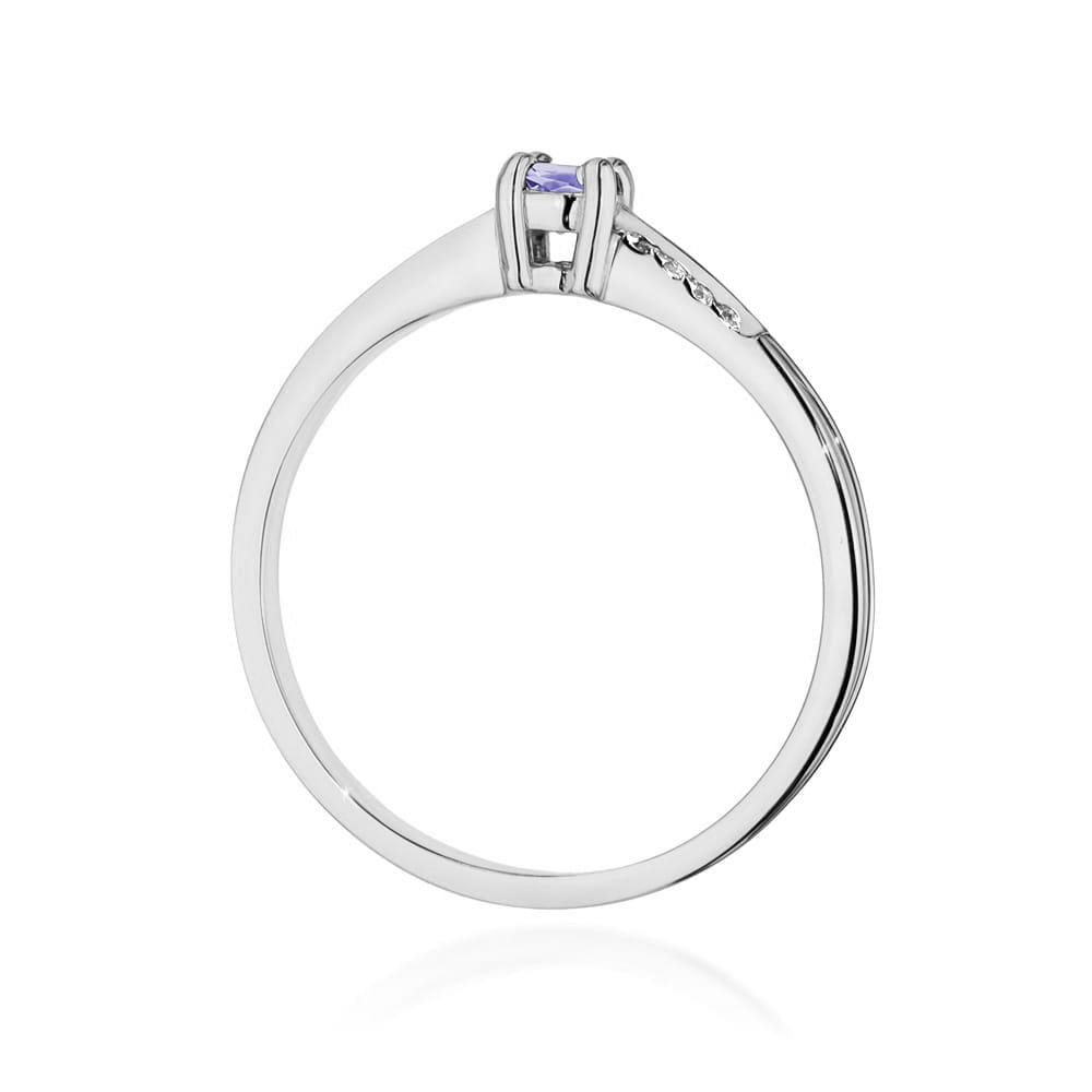 Gold Ring With Tanzanite And Diamonds