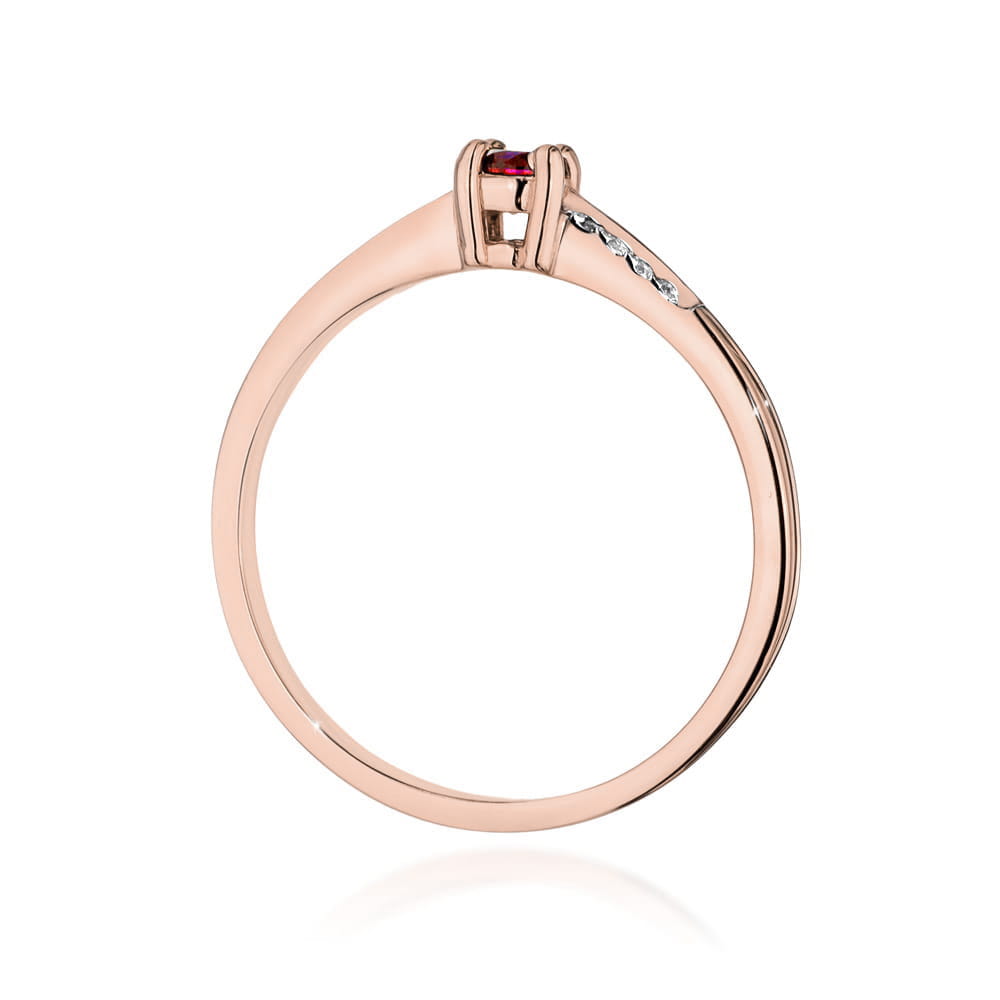 Gold Ring With Ruby And Diamonds