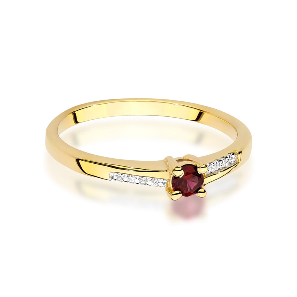 Gold Ring With Ruby And Diamonds