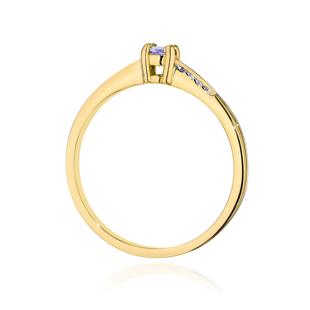 Gold Ring With Tanzanite And Diamonds