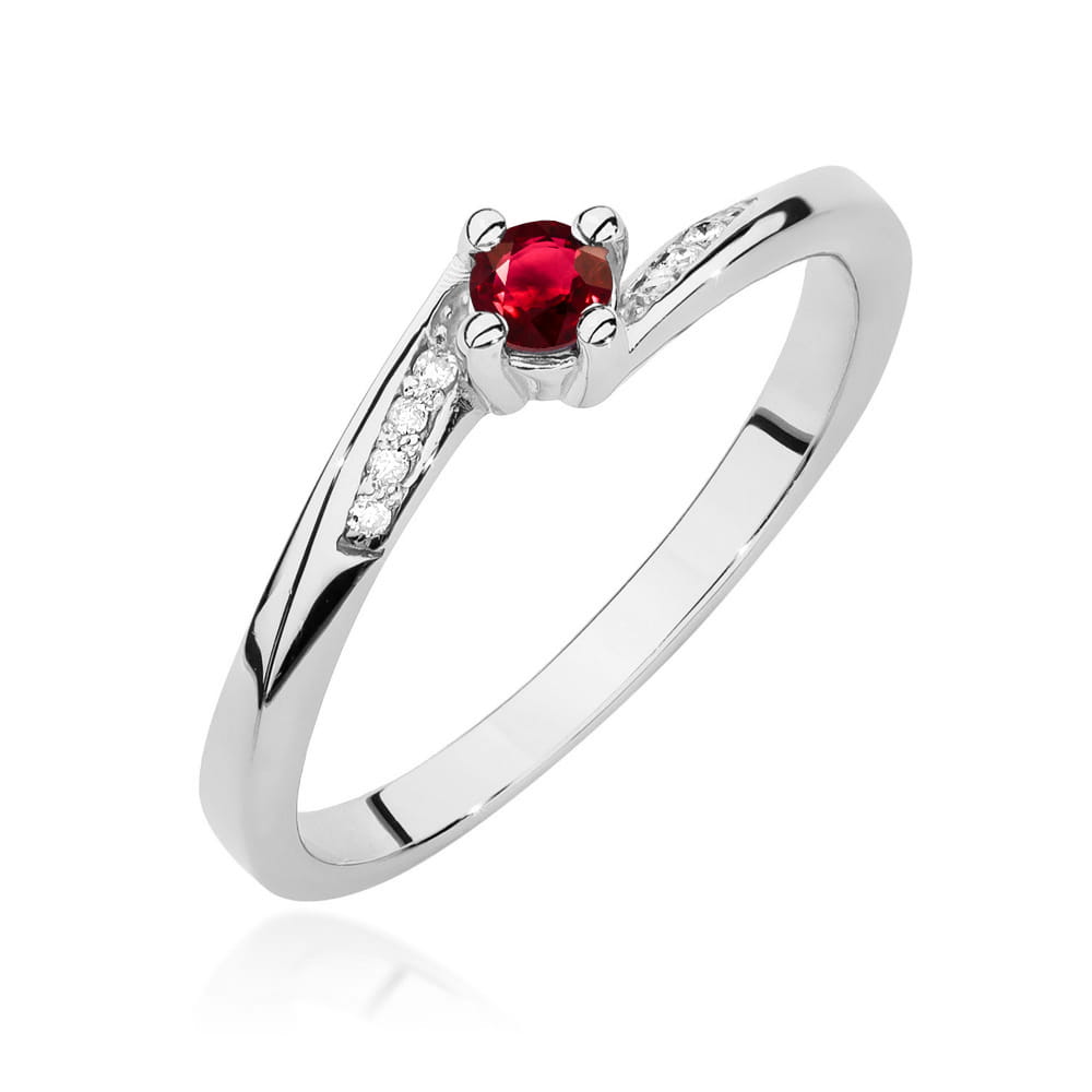 Gold Ring With Ruby And Diamonds