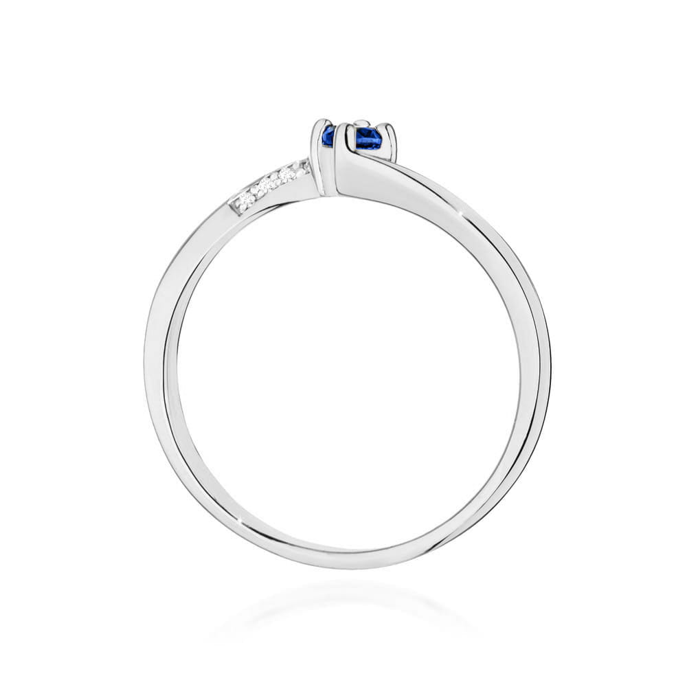 Gold Ring With Sapphire And Diamonds