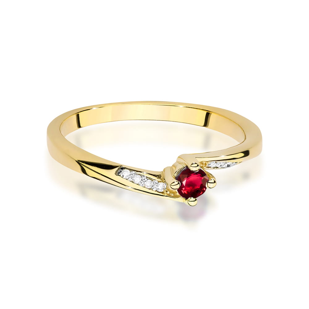 Gold Ring With Ruby And Diamonds