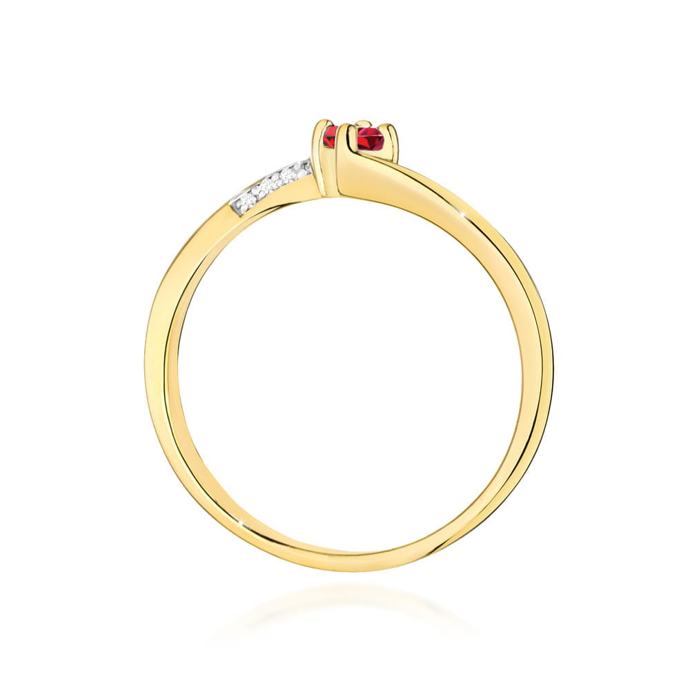 Gold Ring With Ruby And Diamonds