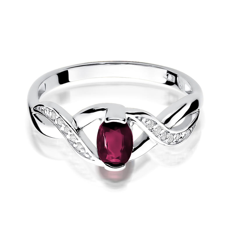 Gold Ring With Ruby And Diamonds