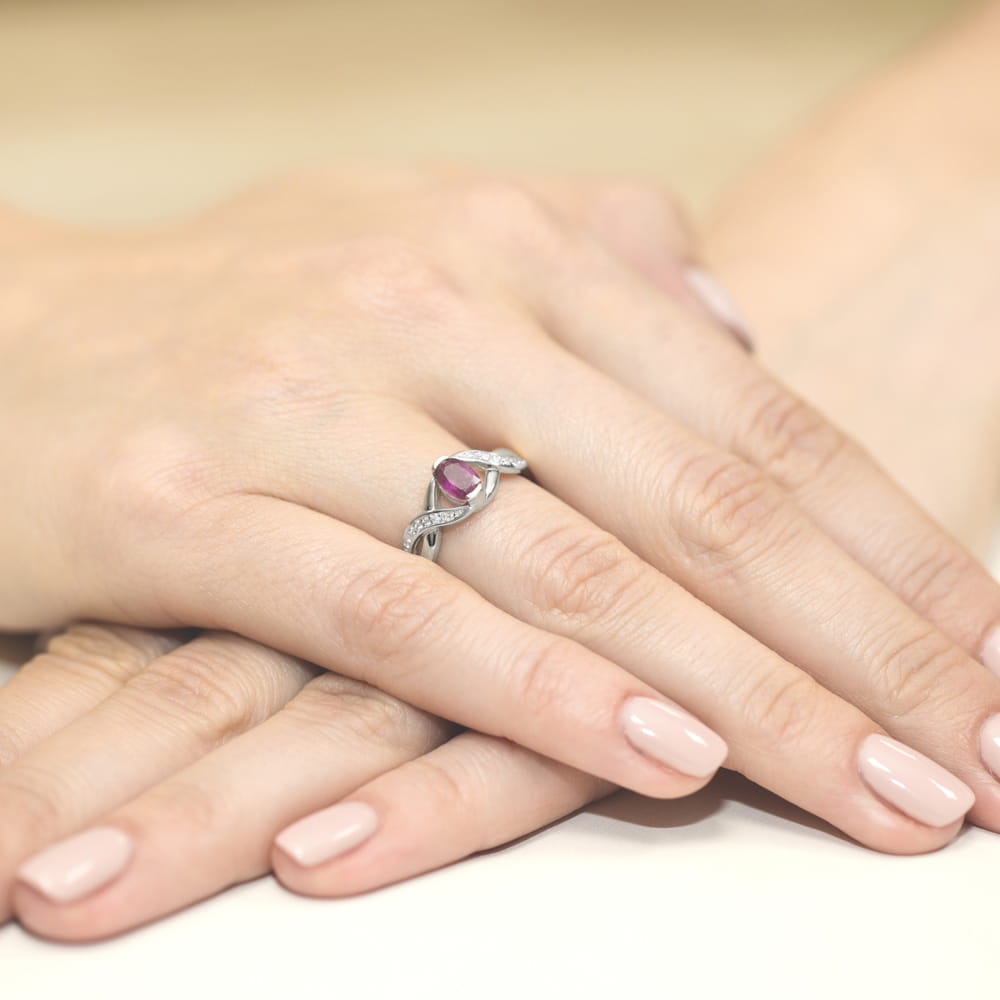 Gold Ring With Ruby And Diamonds