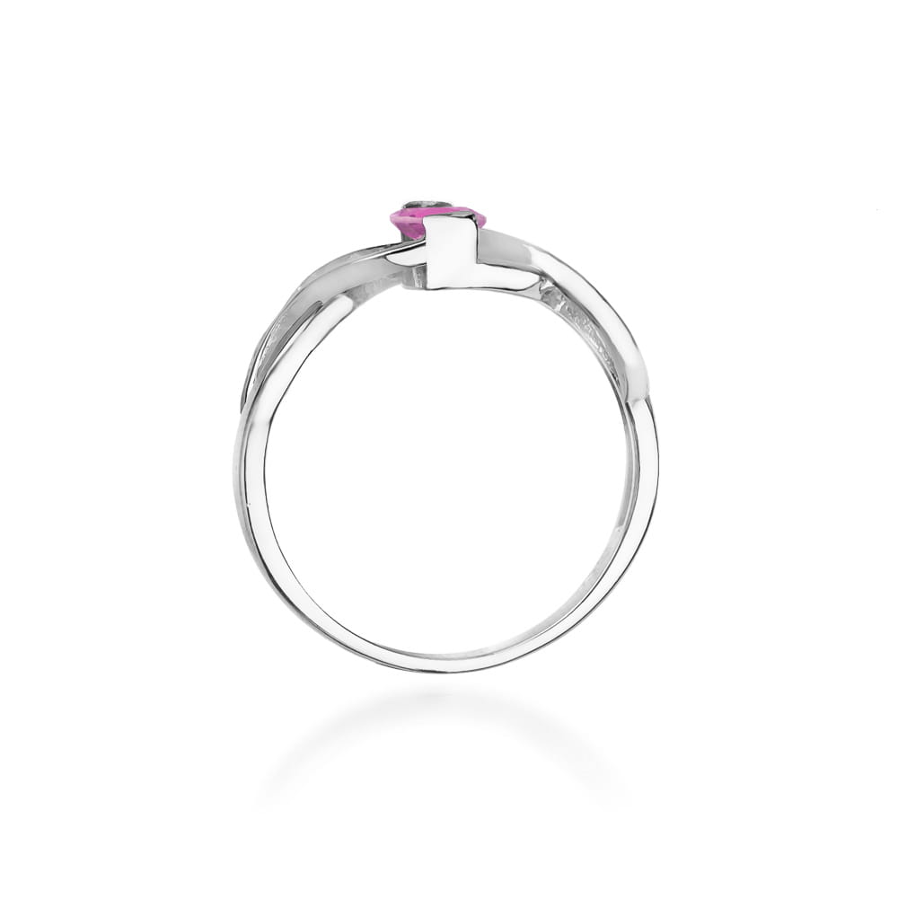 Gold Ring With Pink Sapphire And Diamonds