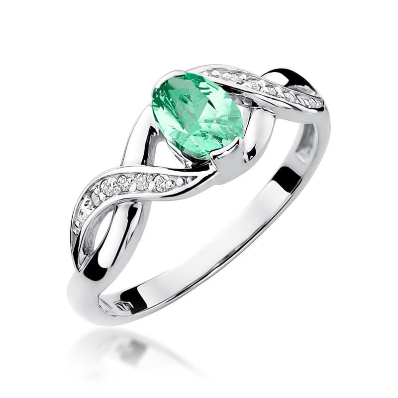 Gold Ring With Emerald And Diamonds