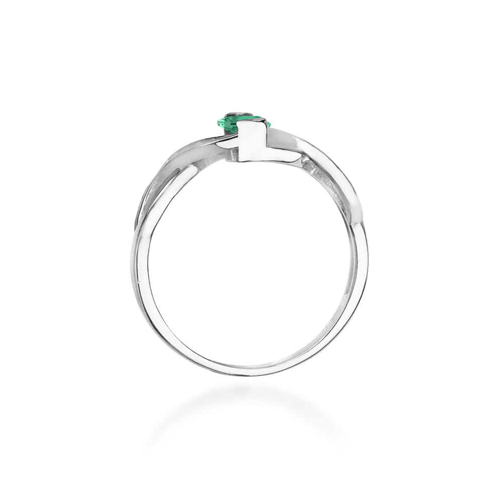 Gold Ring With Emerald And Diamonds