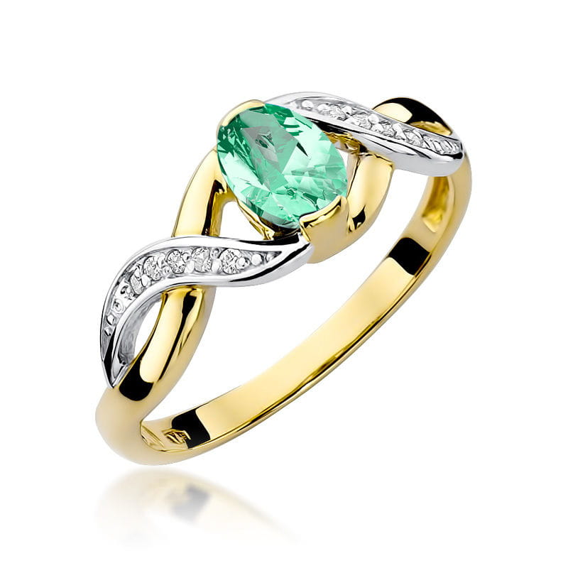 Gold Ring With Emerald And Diamonds