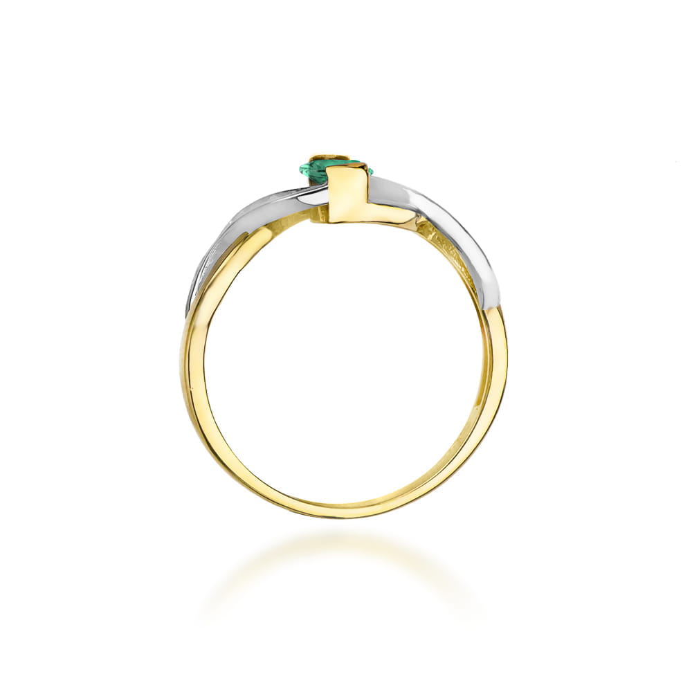 Gold Ring With Emerald And Diamonds