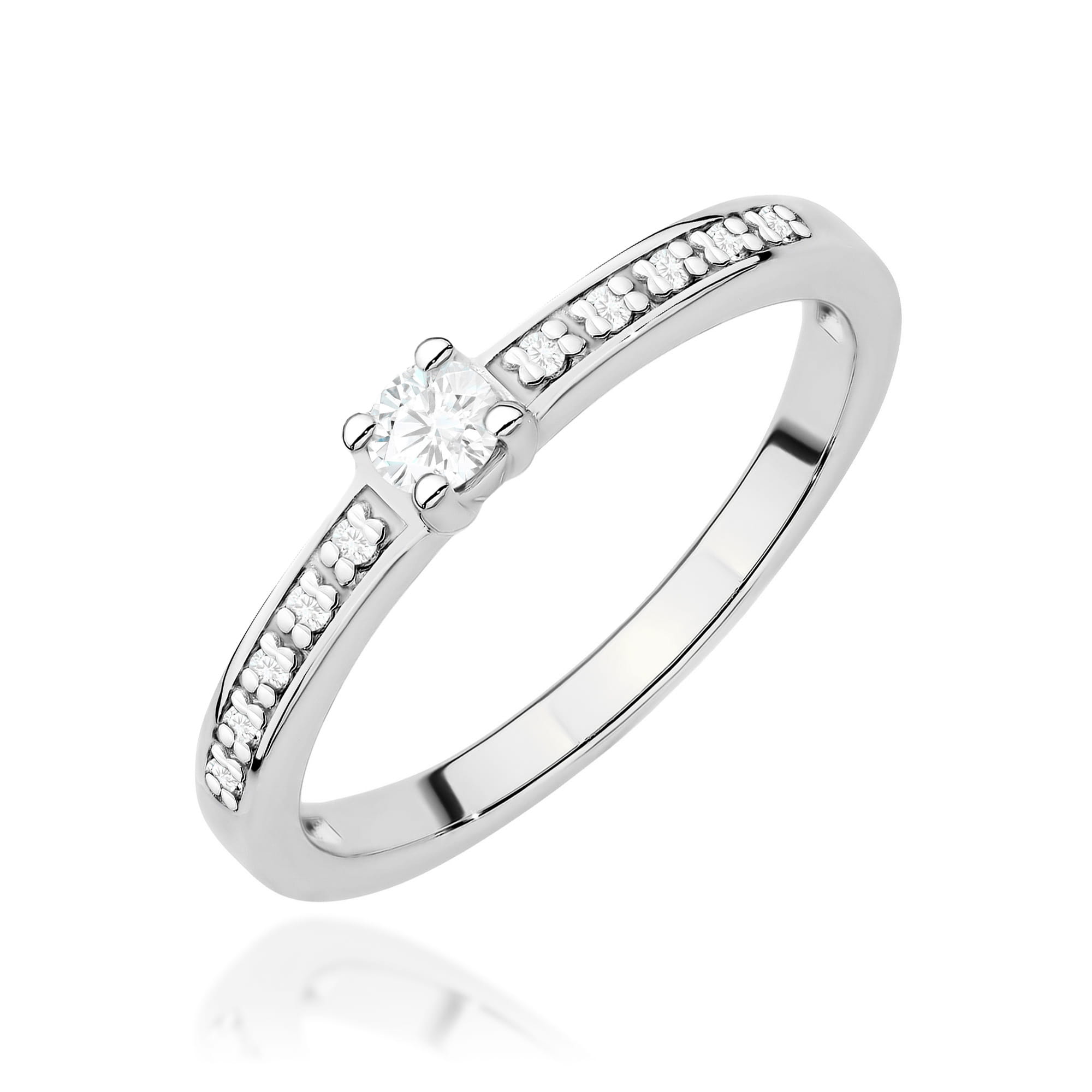 Gold Ring With Lab-Grown Diamonds