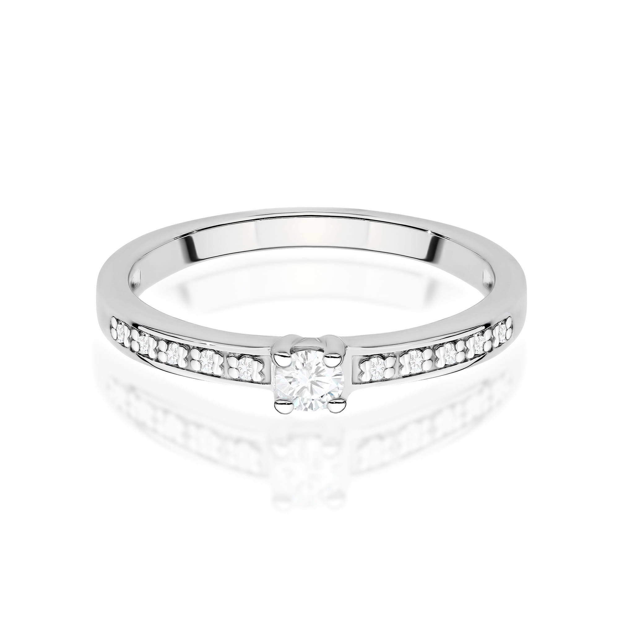 Gold Ring With Lab-Grown Diamonds