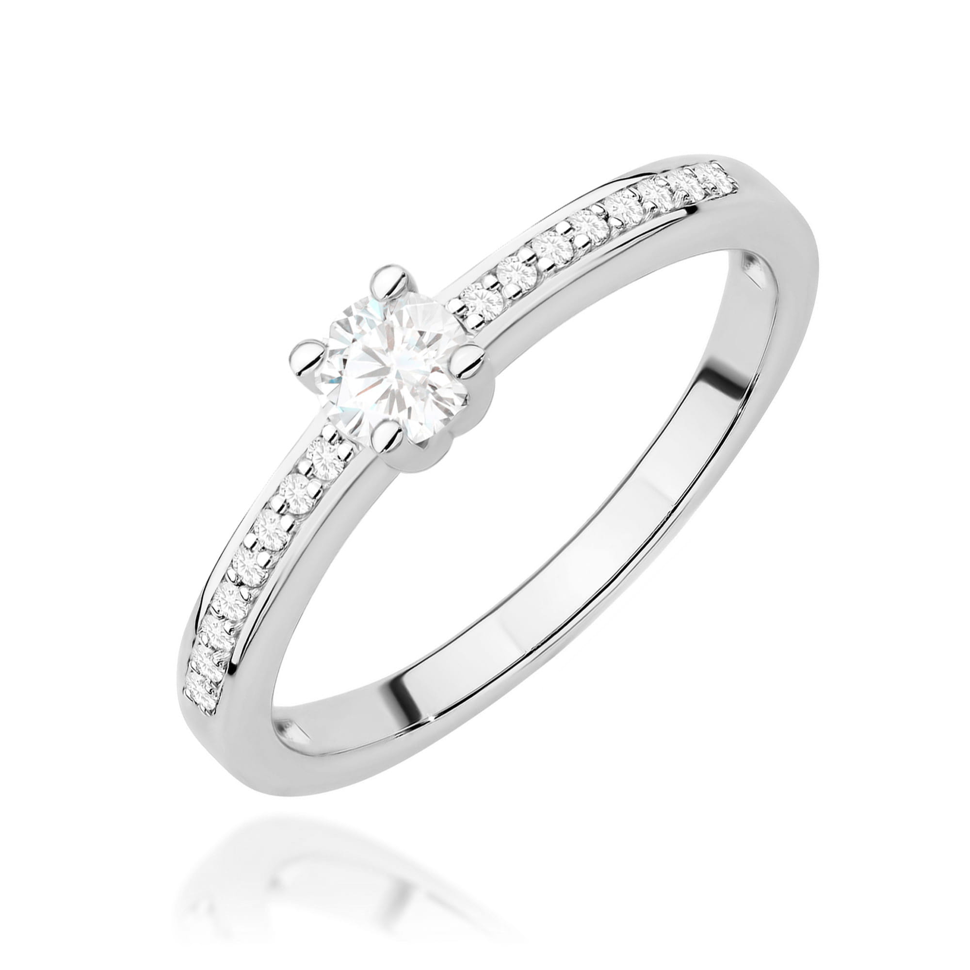 Gold Ring With Lab-Grown Diamonds