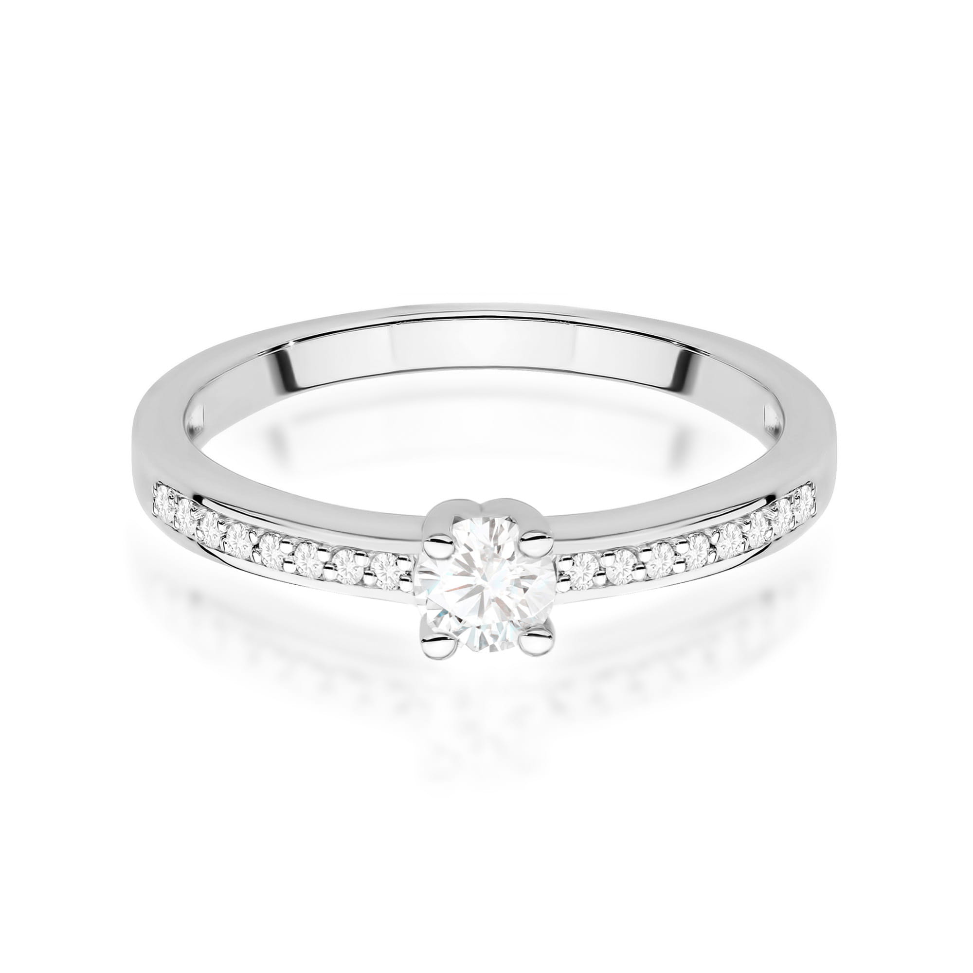 Gold Ring With Lab-Grown Diamonds