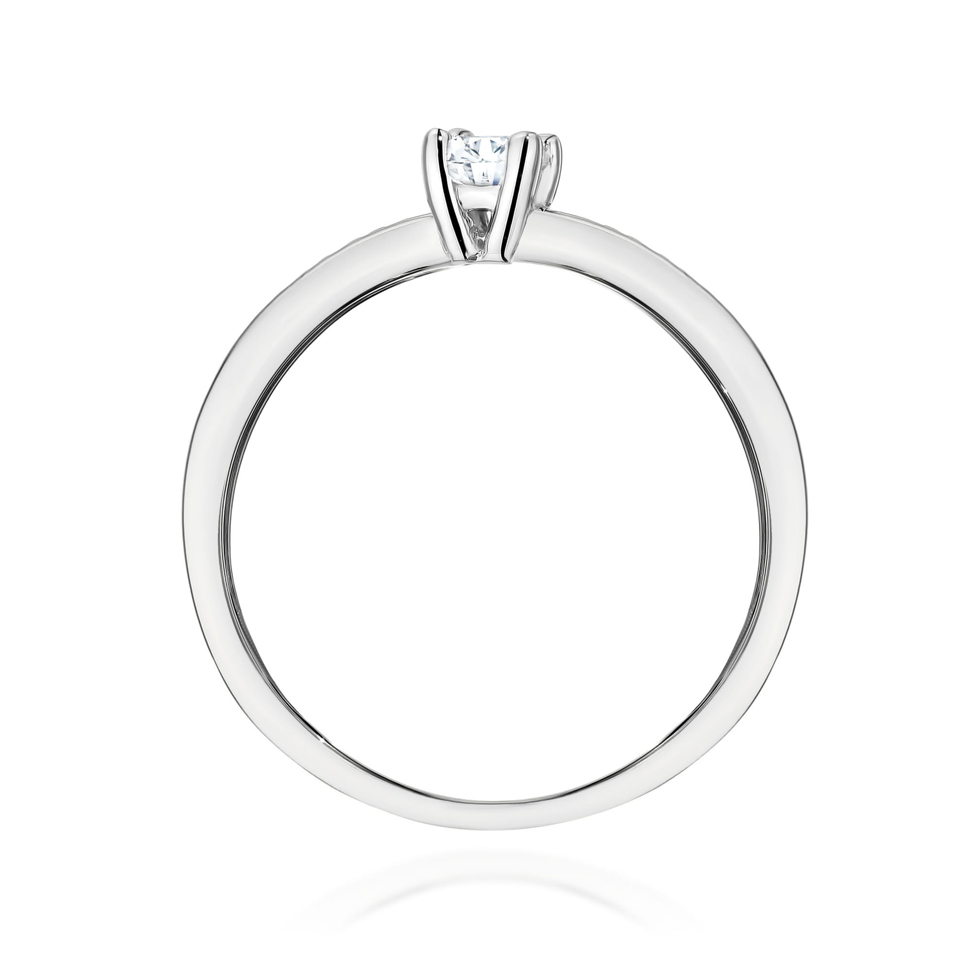 Gold Ring With Lab-Grown Diamonds