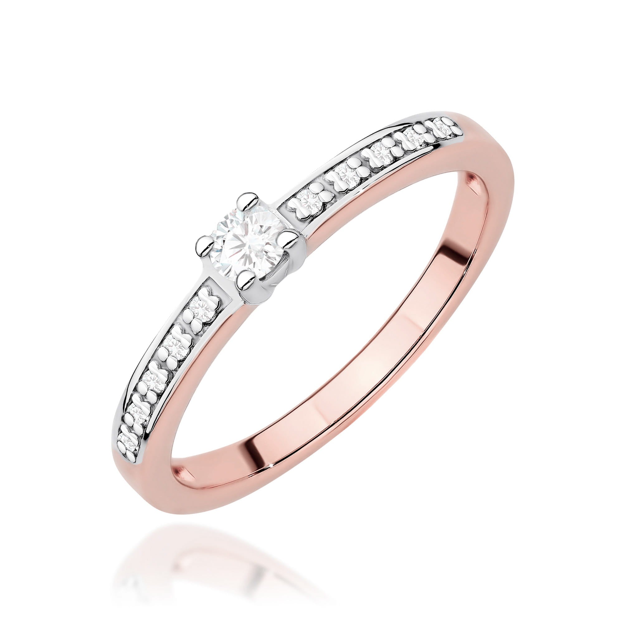 Gold Ring With Lab-Grown Diamonds