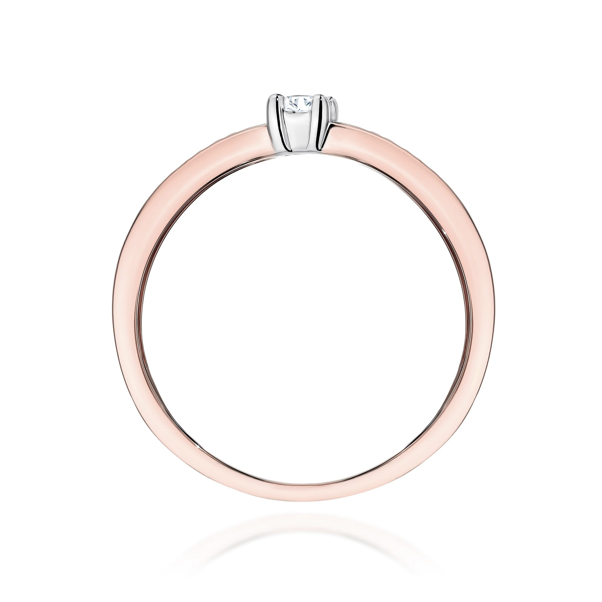 Gold Ring With Lab-Grown Diamonds