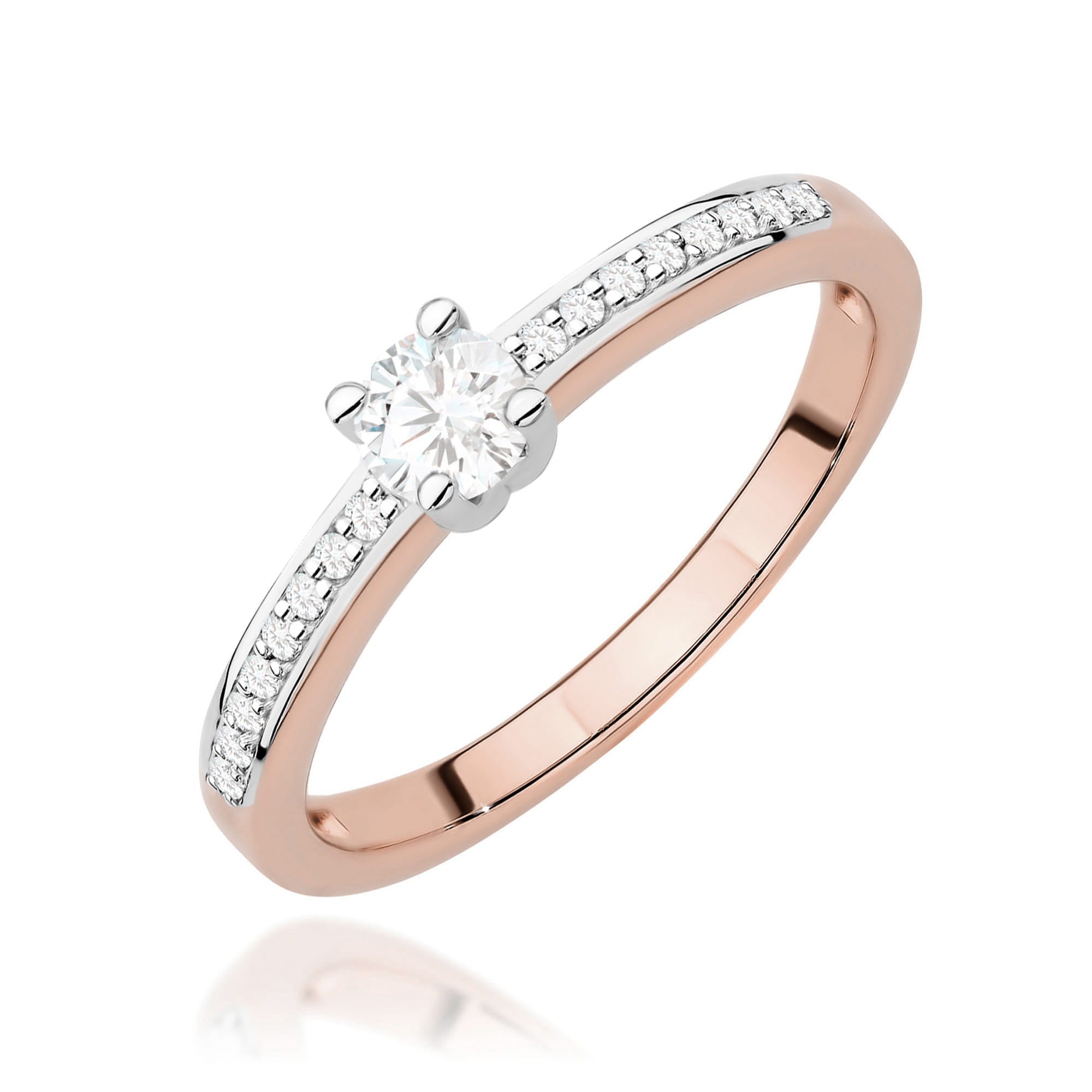 Gold Ring With Lab-Grown Diamonds