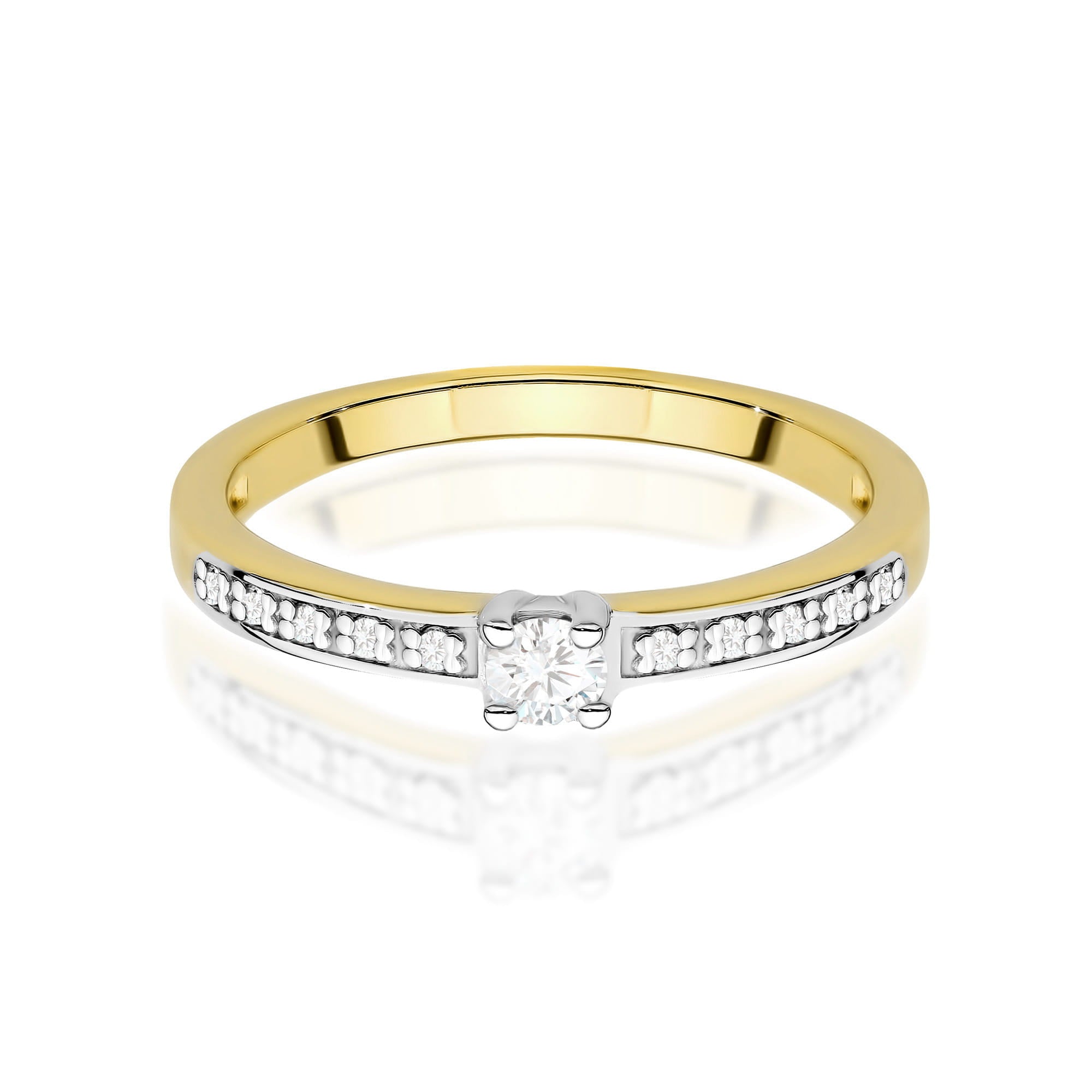 Gold Ring With Lab-Grown Diamonds