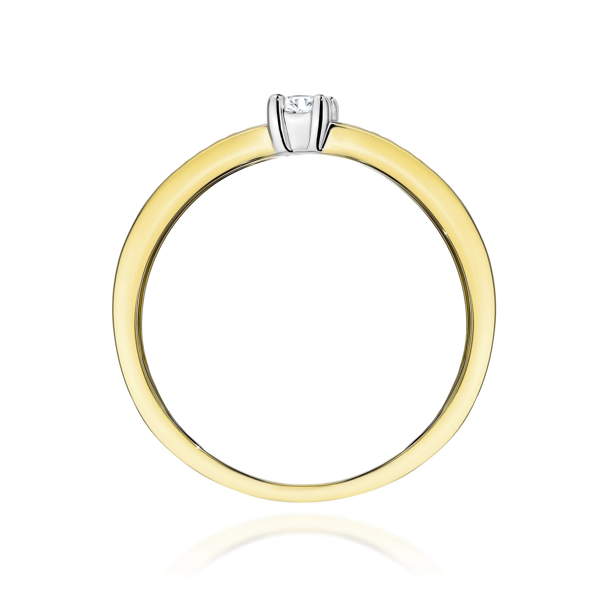 Gold Ring With Lab-Grown Diamonds