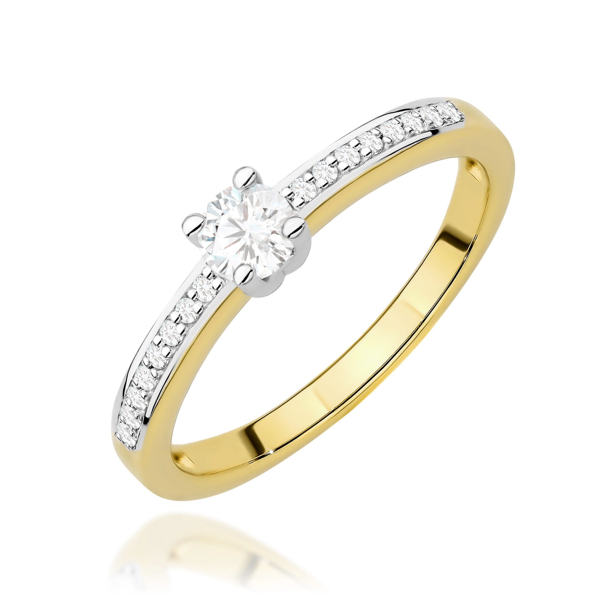 Gold Ring With Lab-Grown Diamonds
